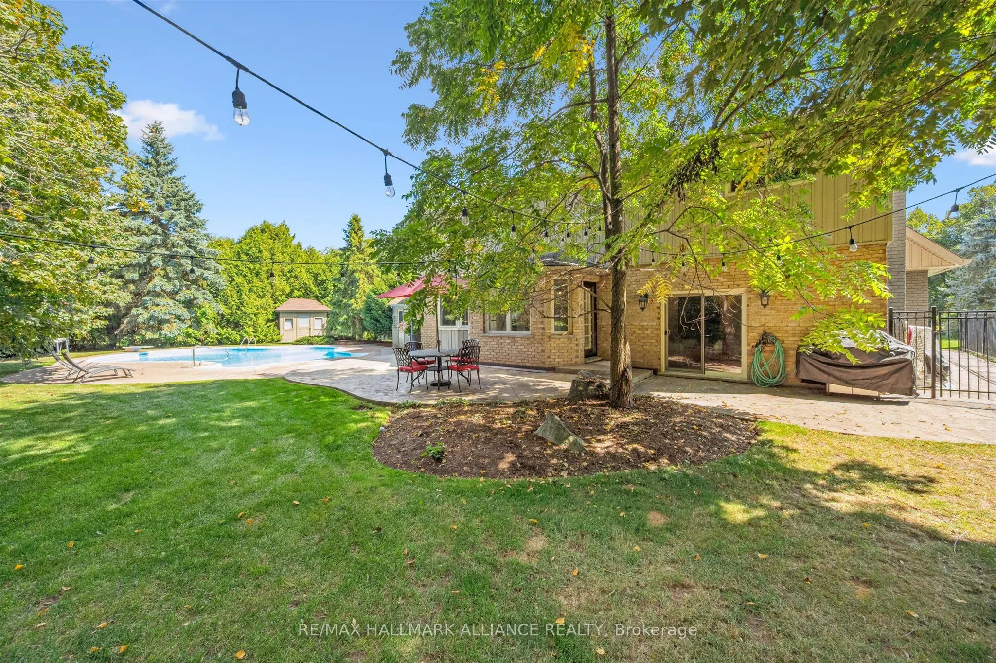 6 Coachman Crescent