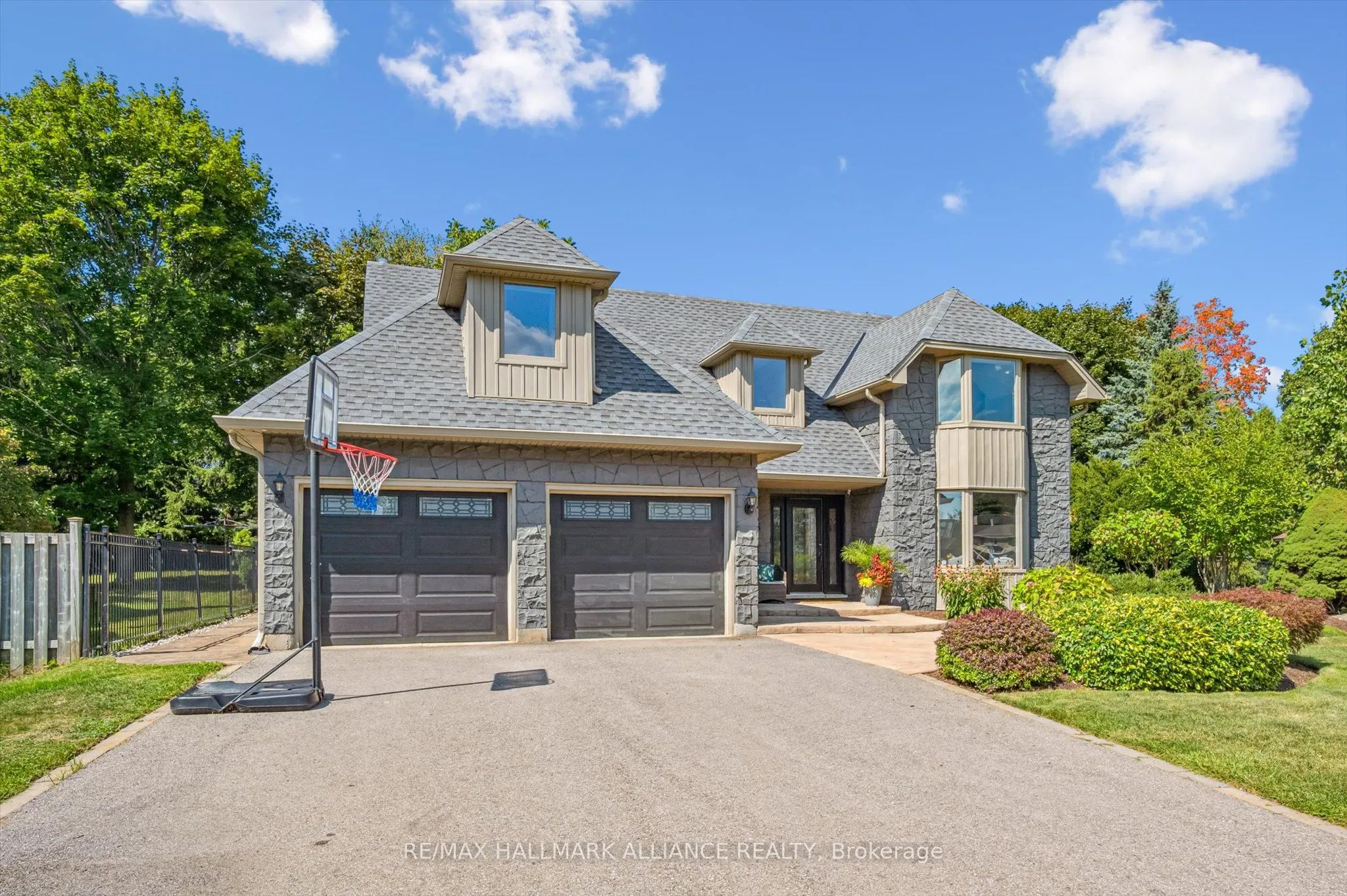 6 Coachman Crescent