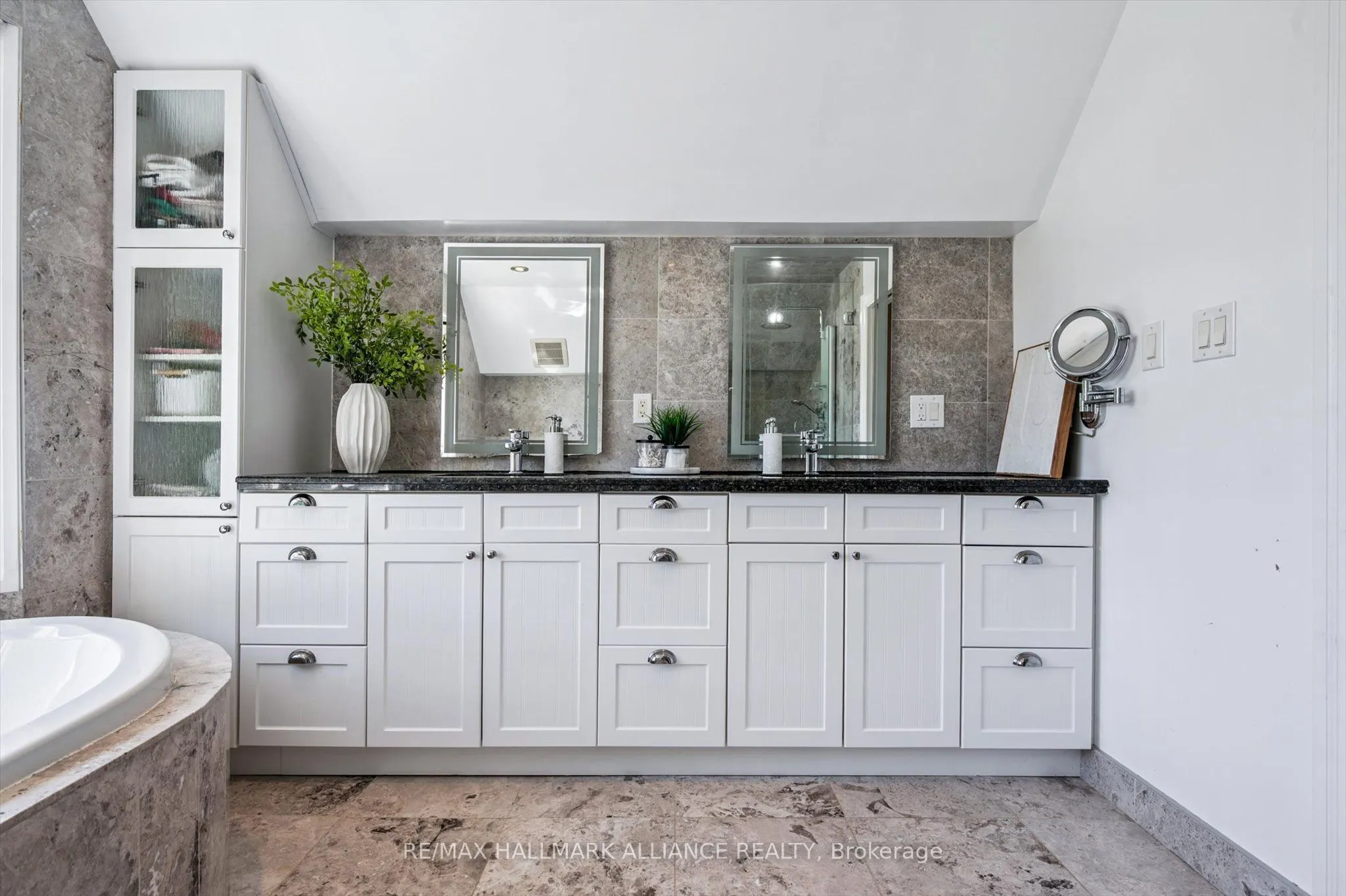 6 Coachman Crescent