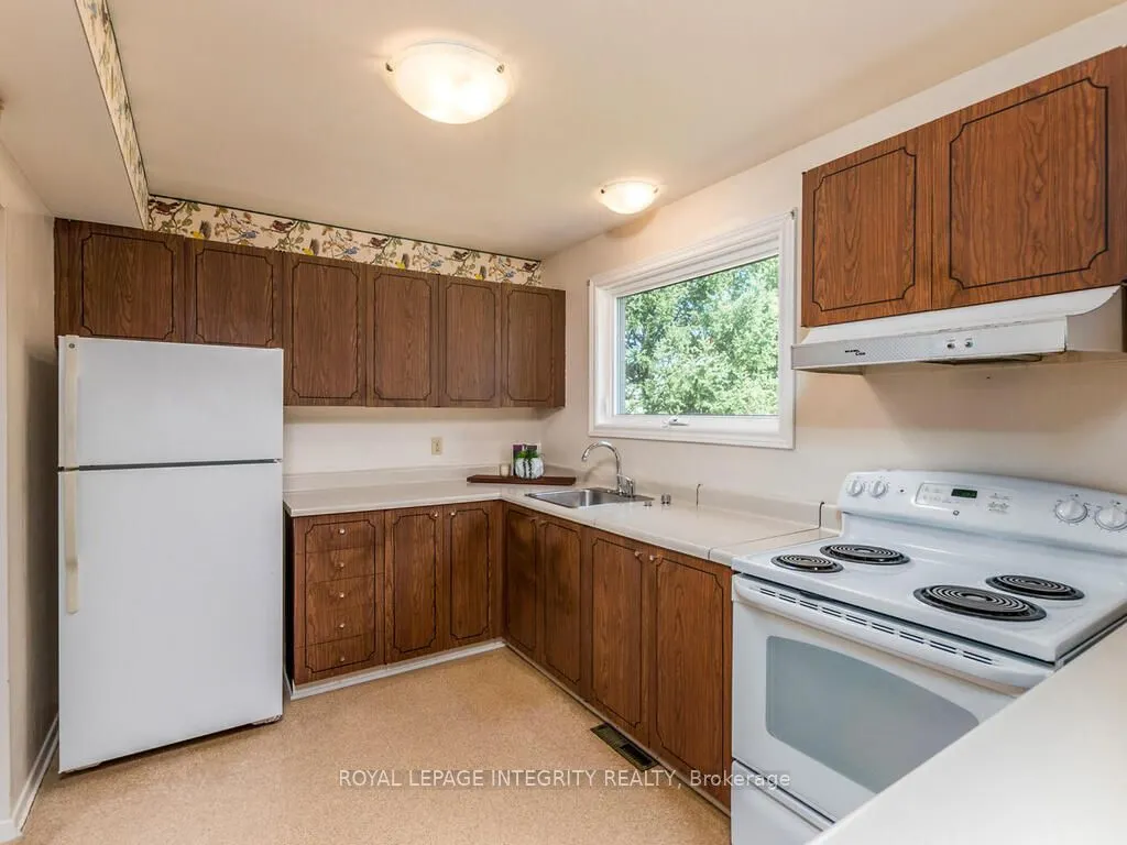2150 Dutton Crescent