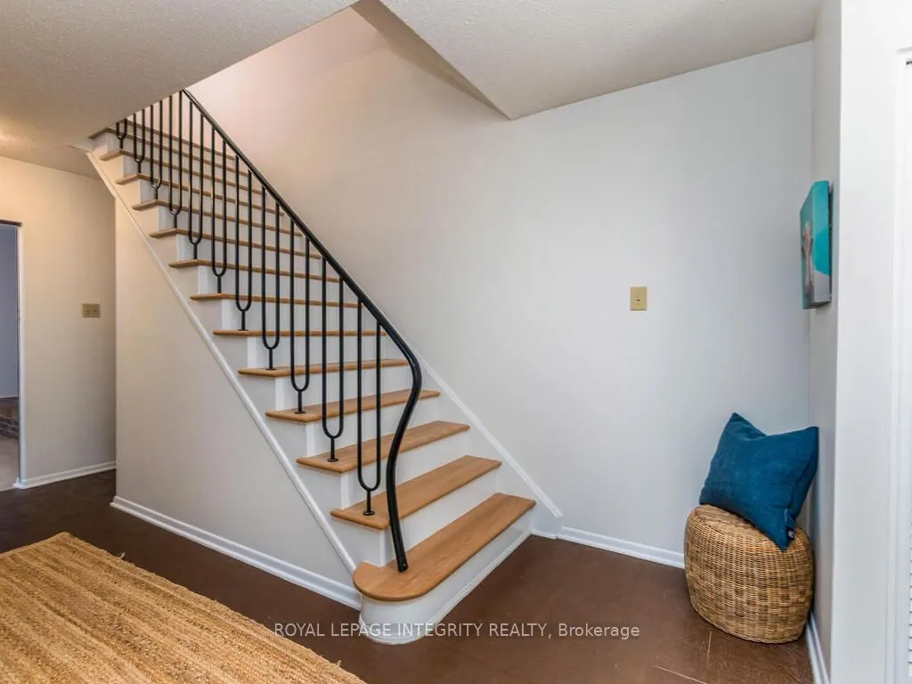 2150 Dutton Crescent
