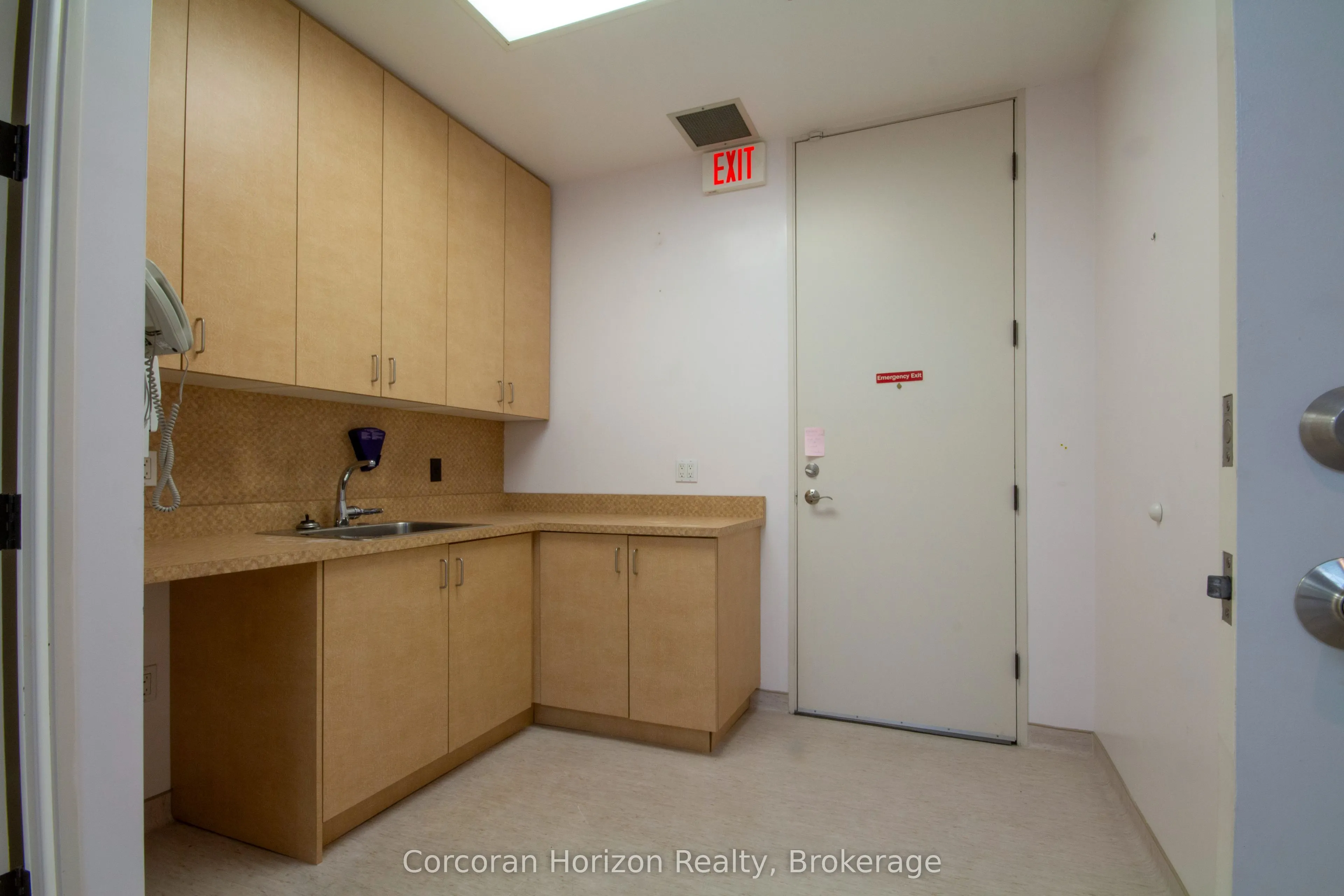200 JAMES Street S, #101
