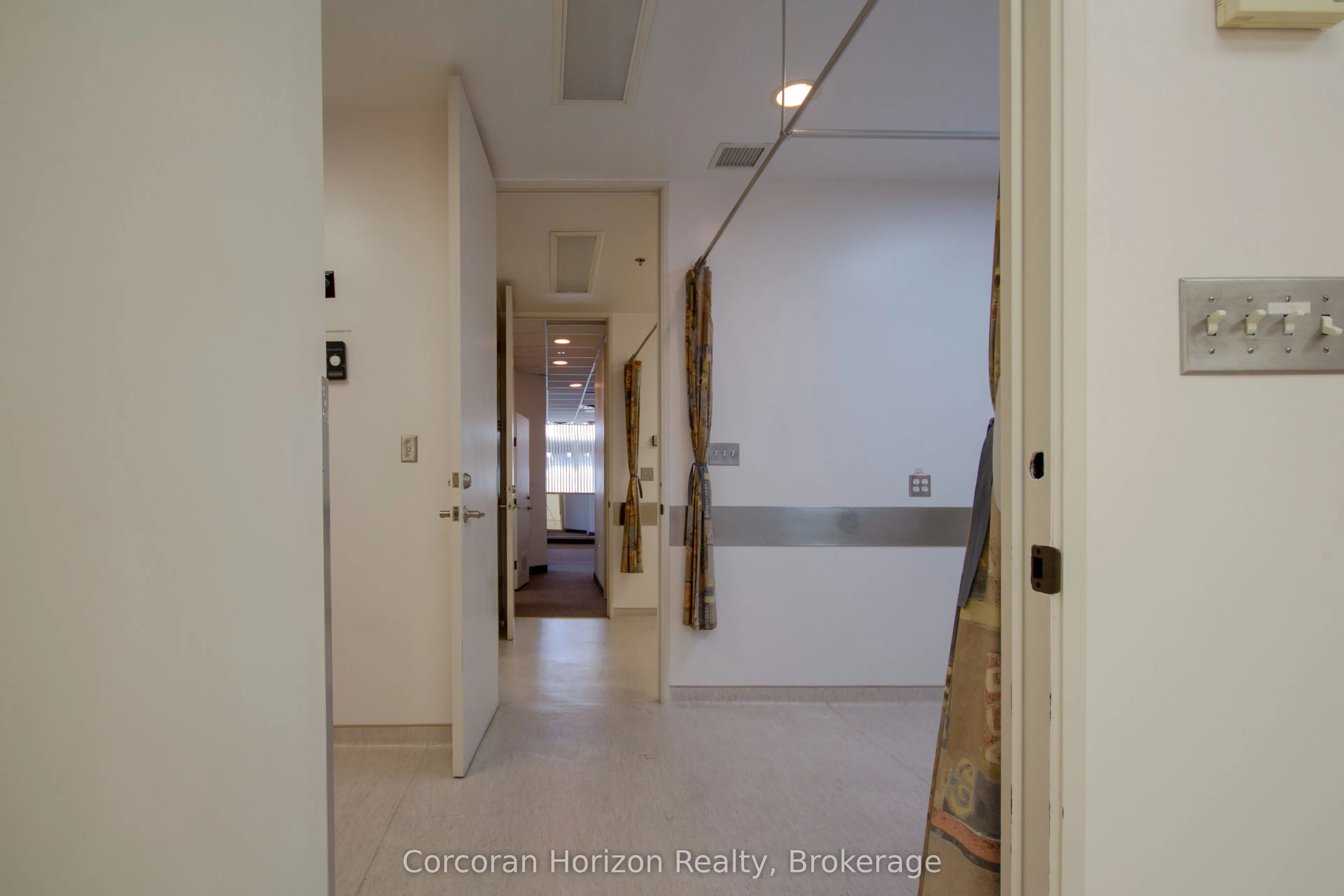 200 JAMES Street S, #101