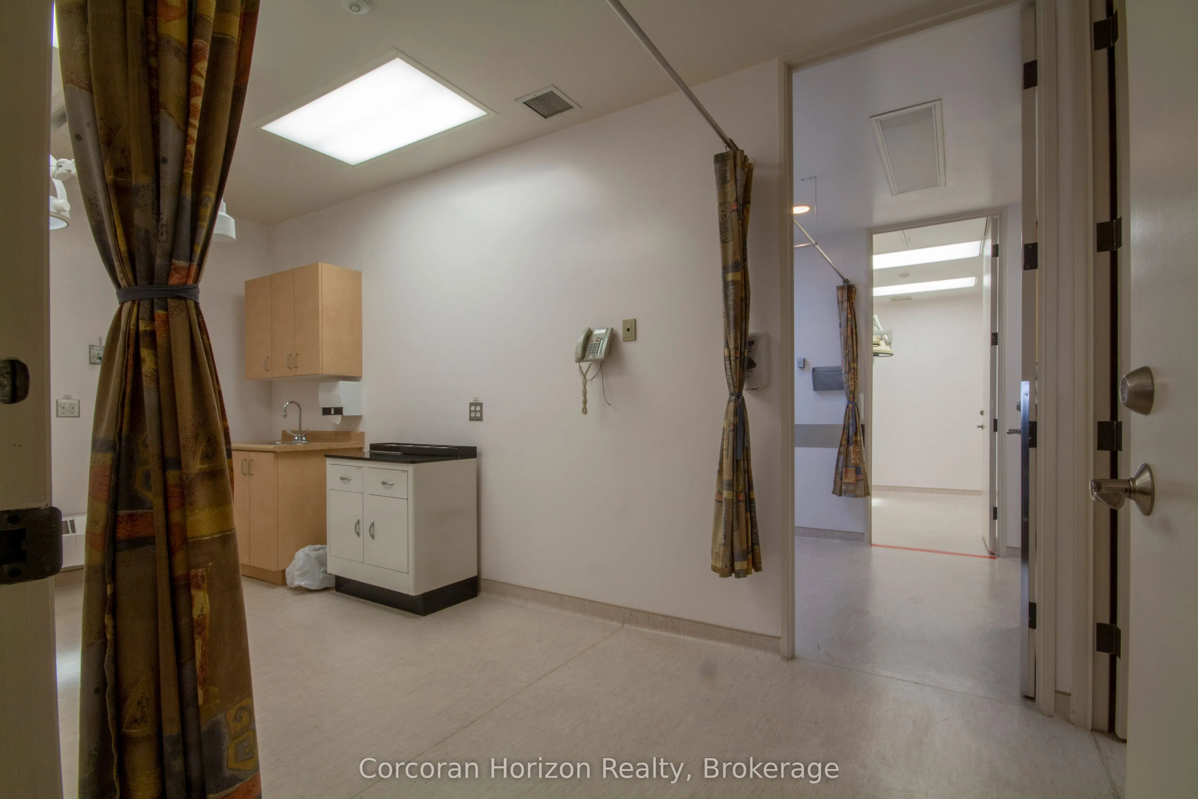 200 JAMES Street S, #101