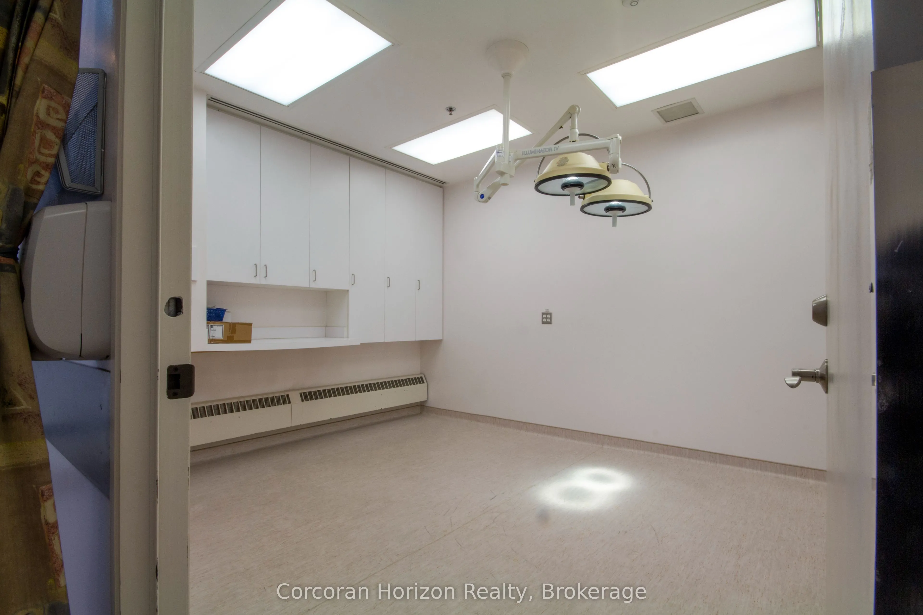 200 JAMES Street S, #101