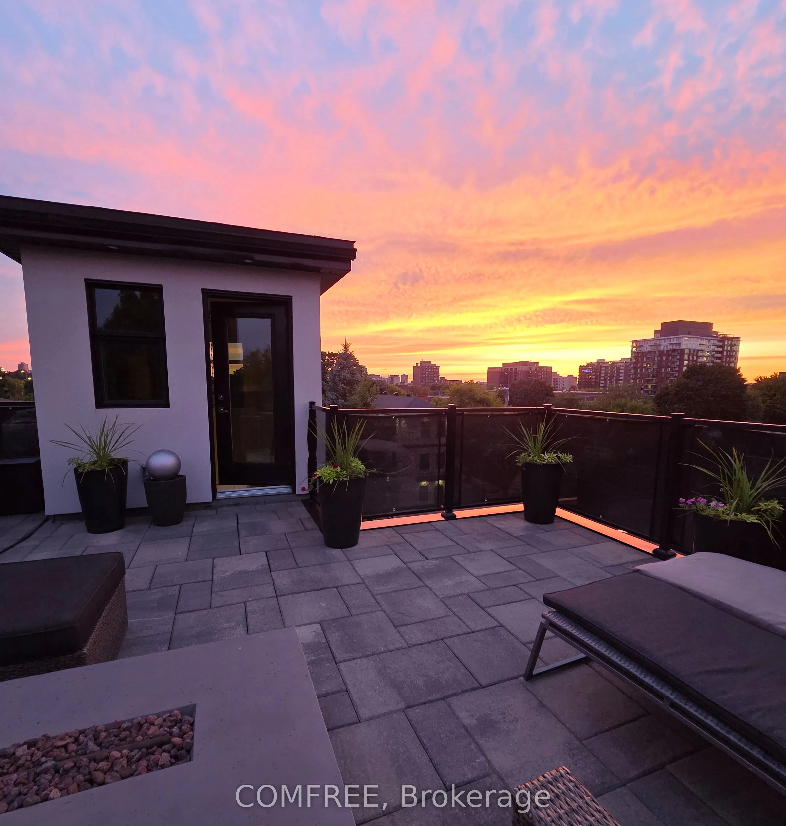111 Sherbrooke Avenue