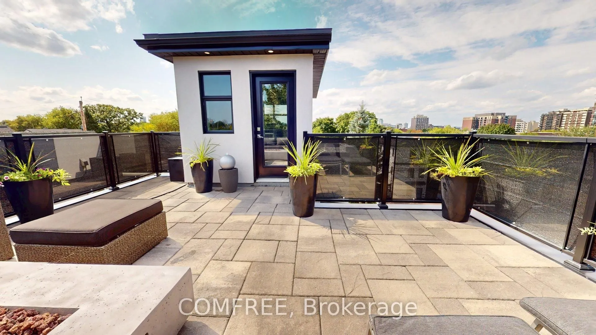 111 Sherbrooke Avenue