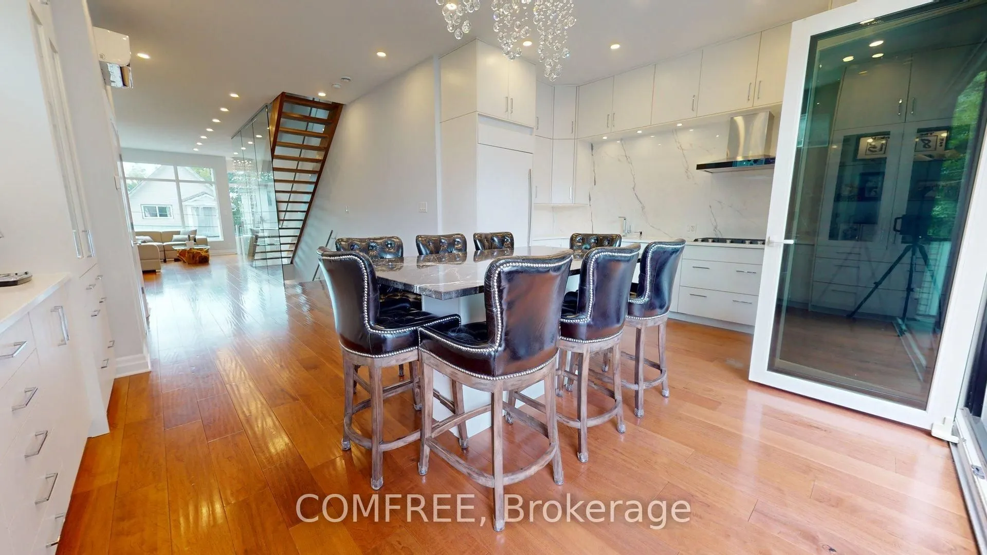 111 Sherbrooke Avenue