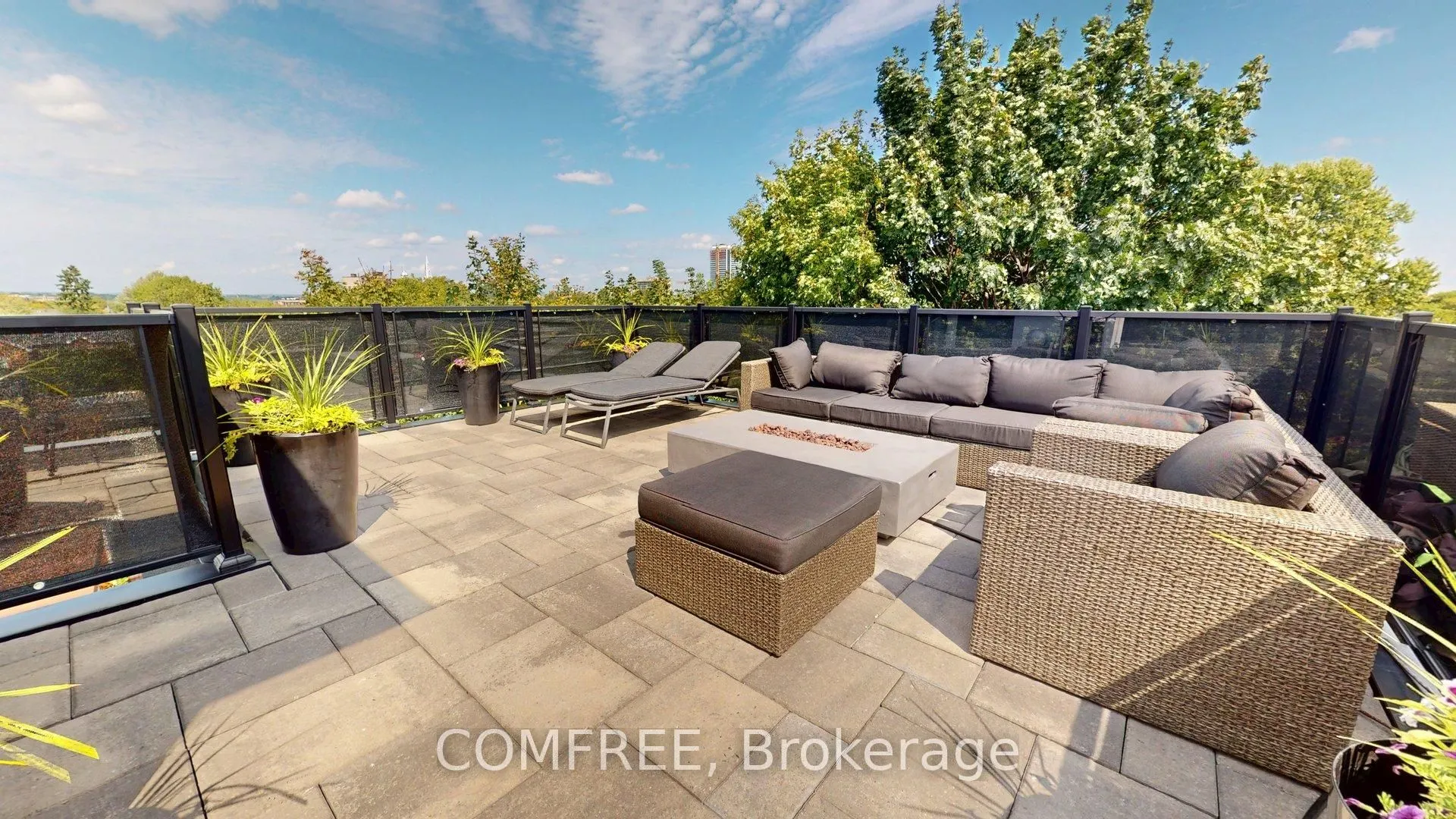 111 Sherbrooke Avenue