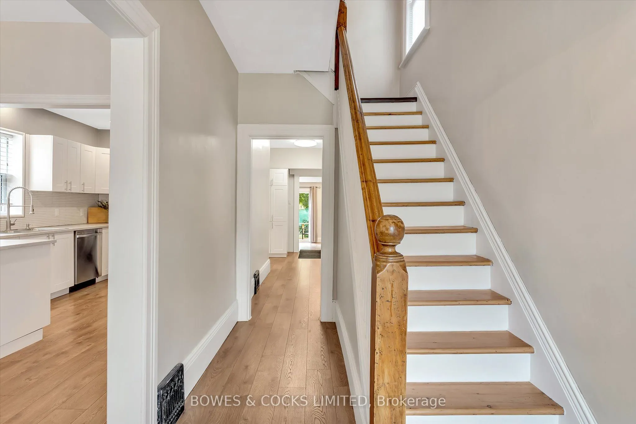 121 Durham Street W