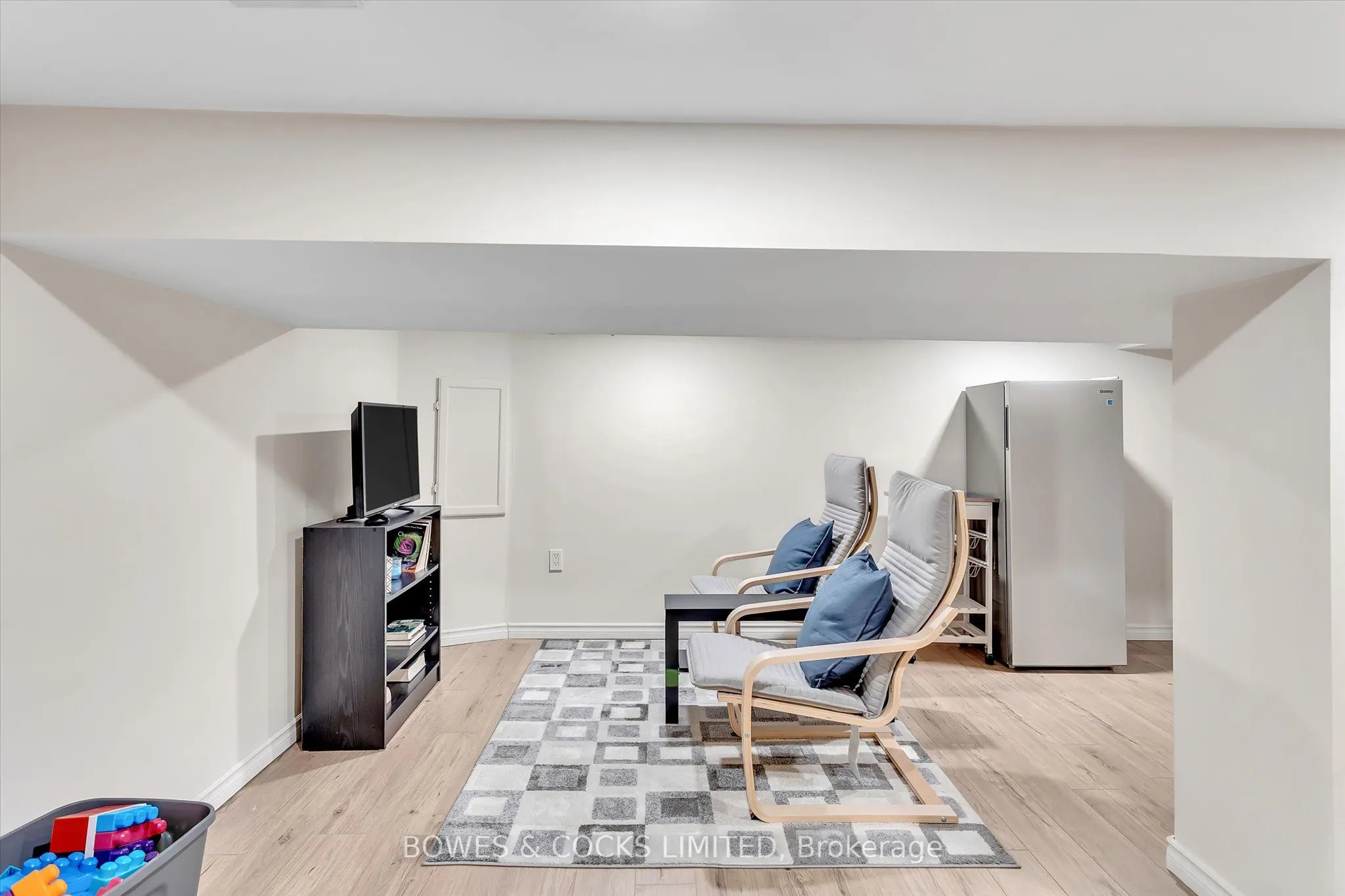121 Durham Street W