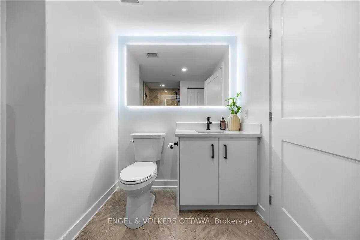 340 Queen Street, #1704