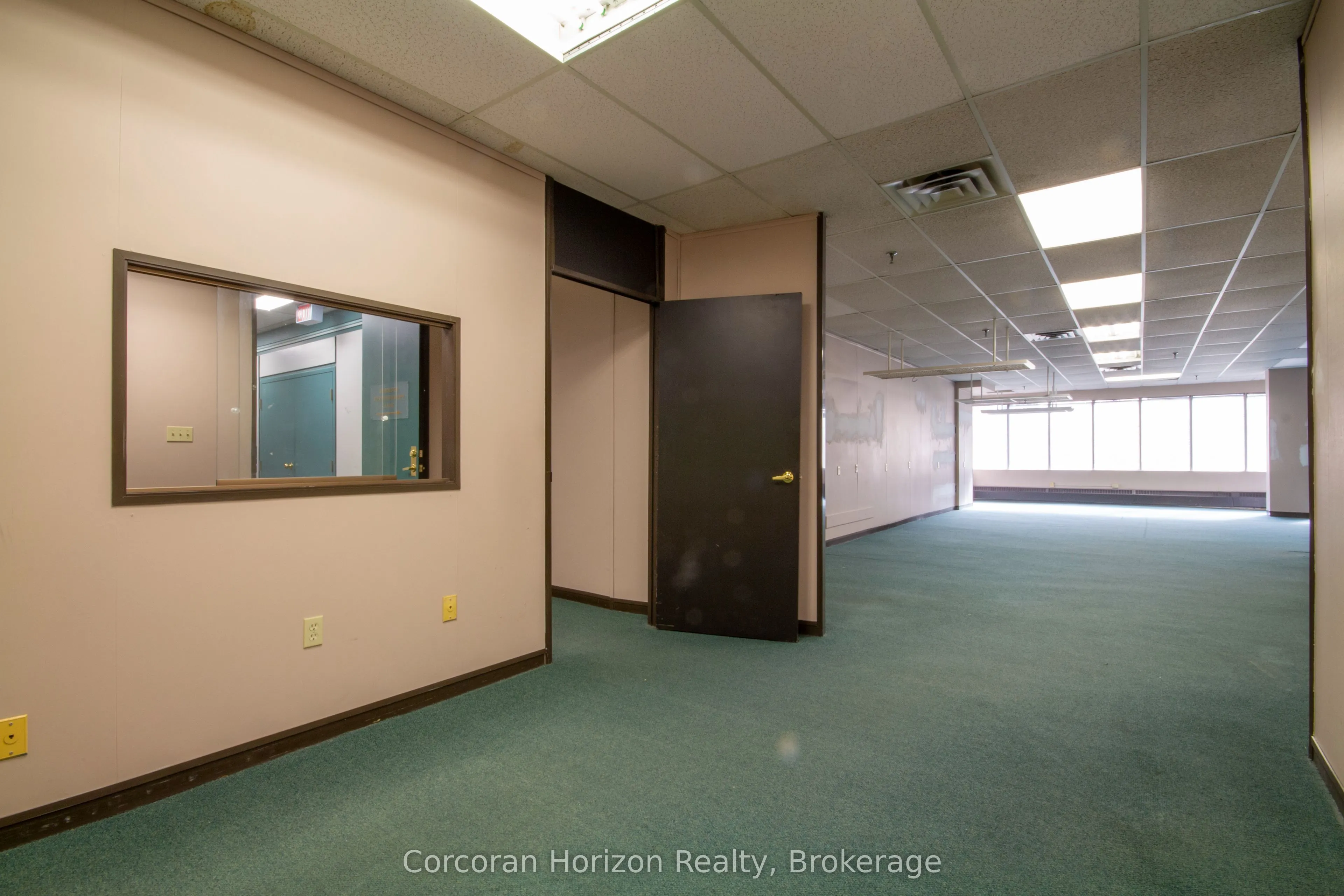 200 JAMES Street S, #206