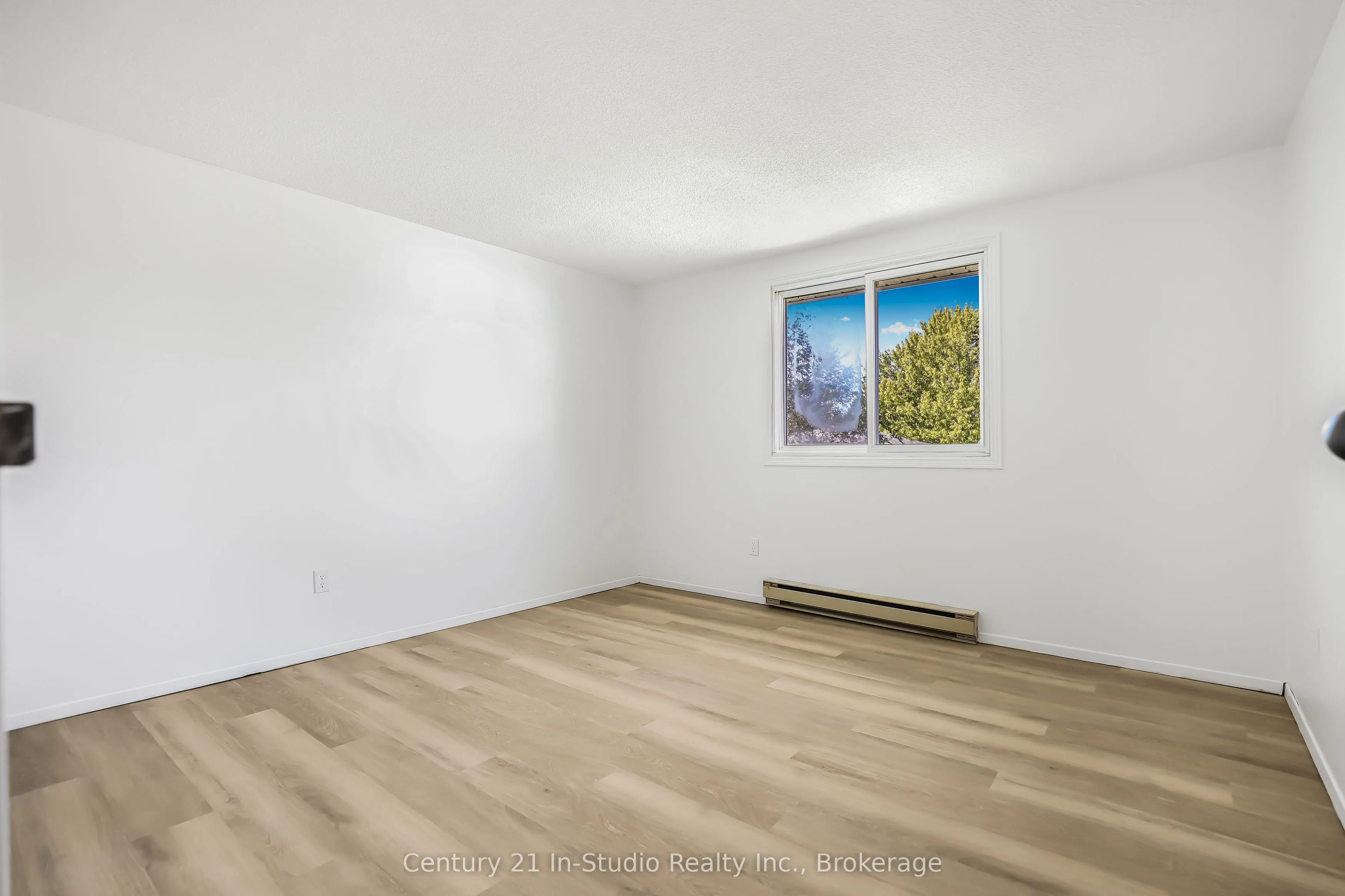 692 Johnston Crescent