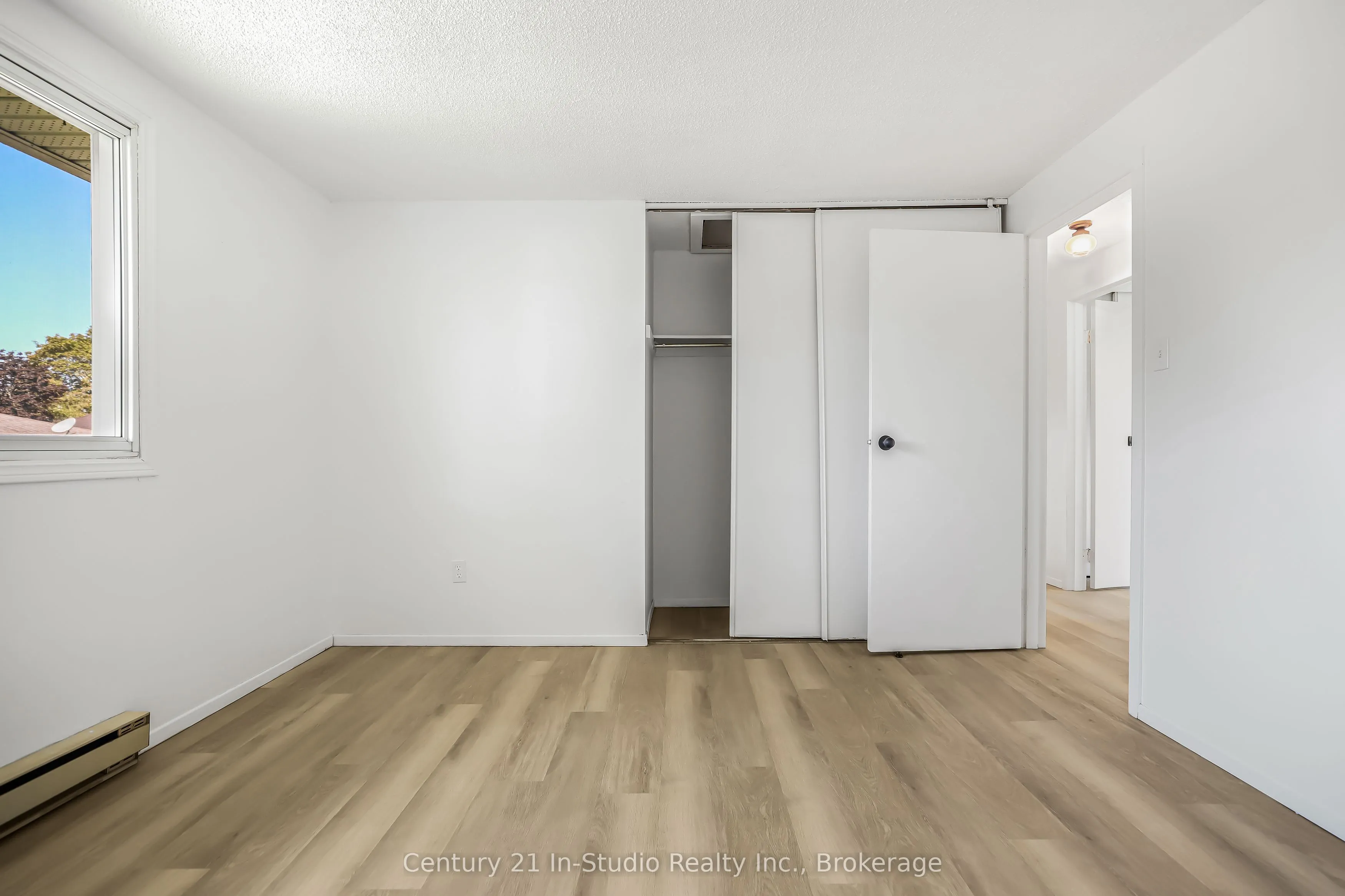 692 Johnston Crescent