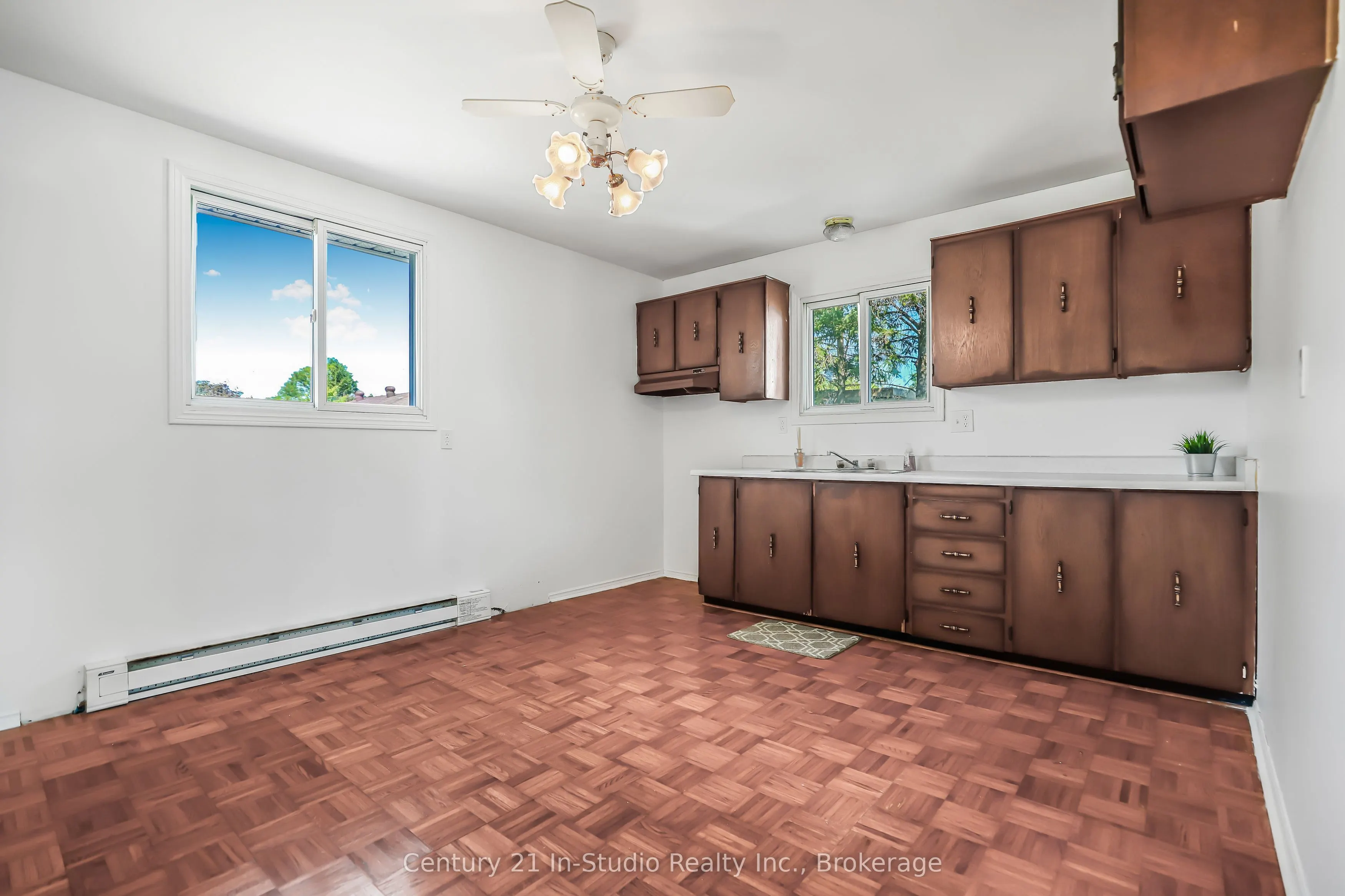 692 Johnston Crescent