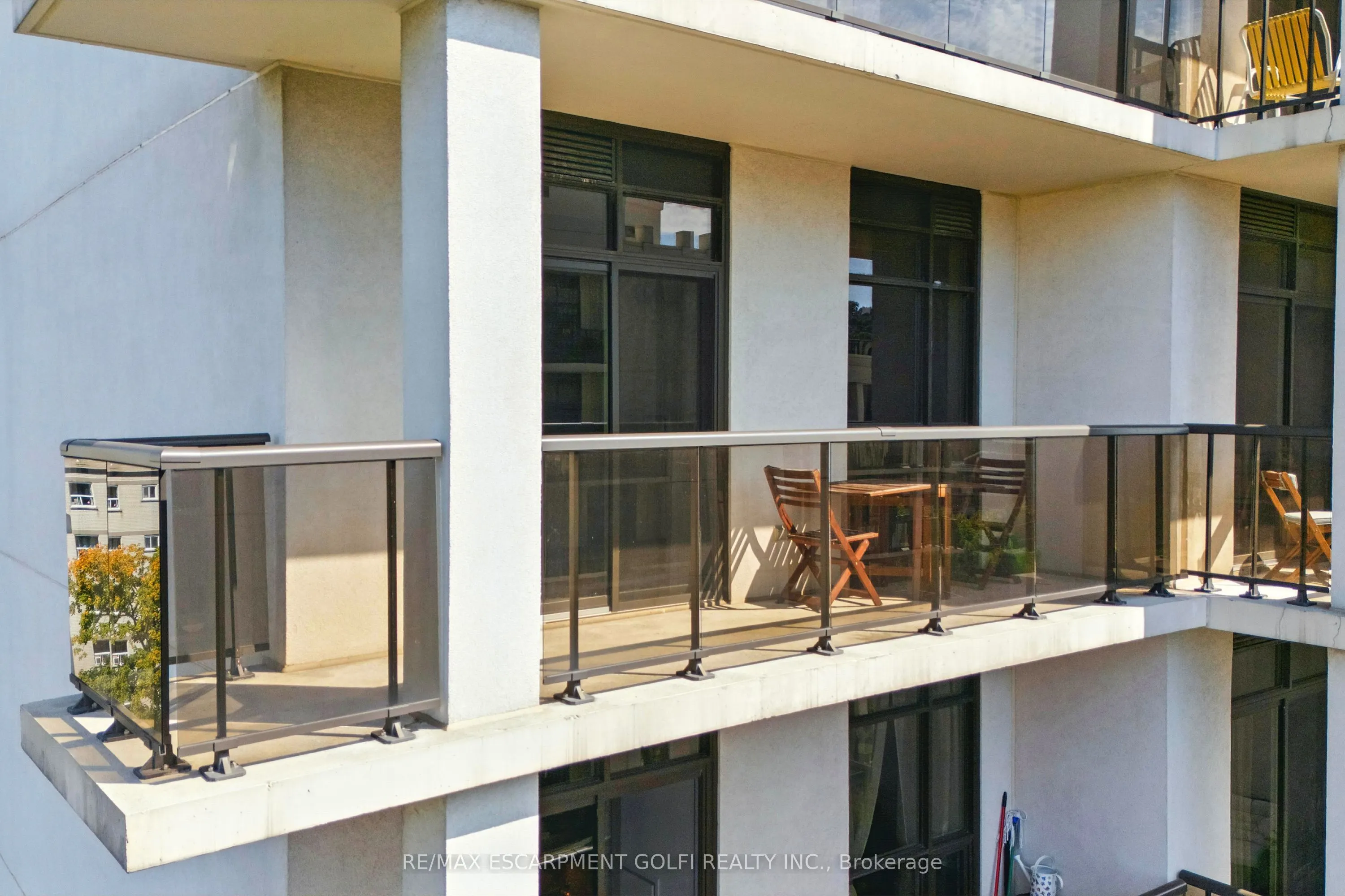 85 Robinson Street, #902