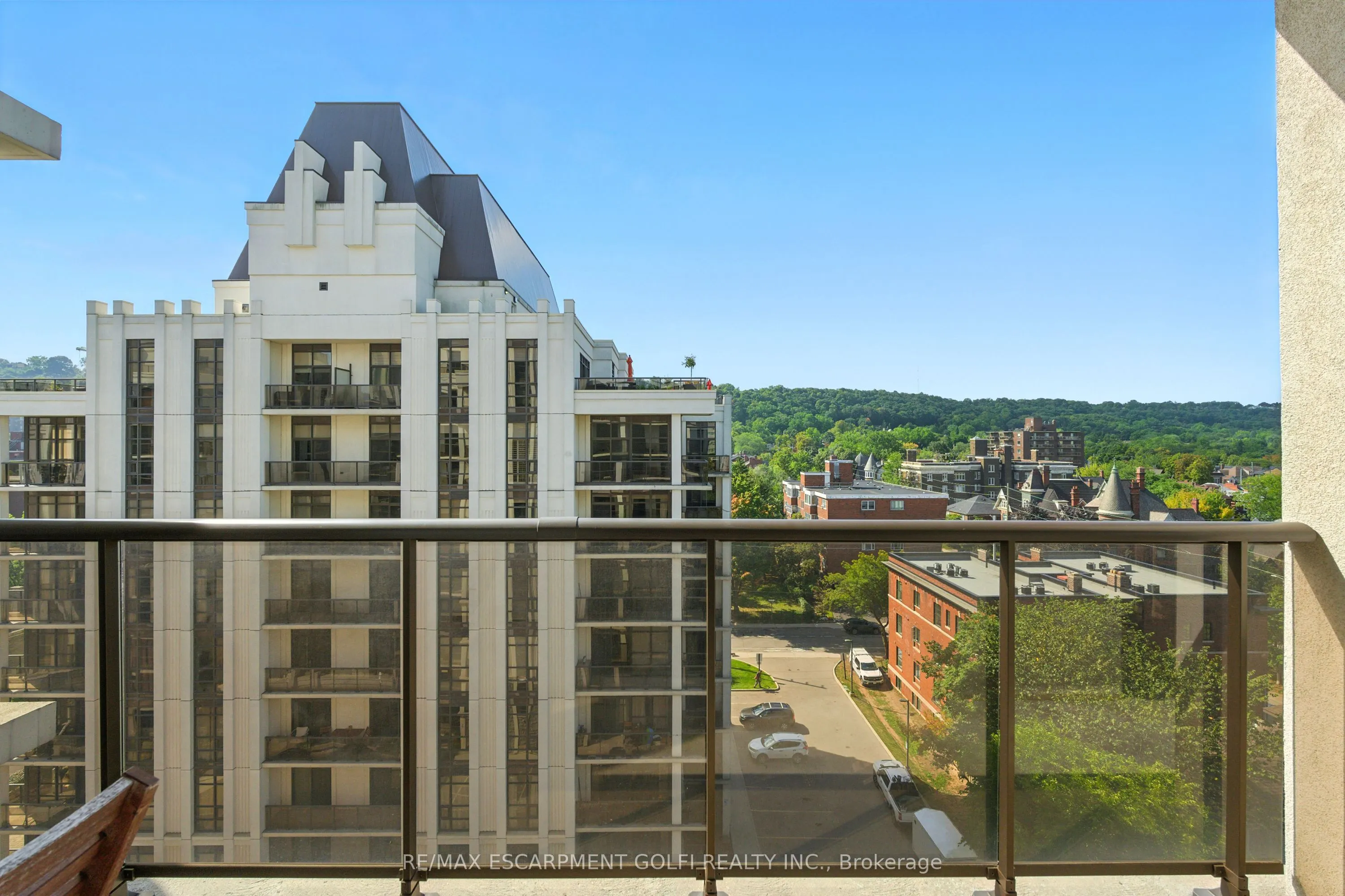 85 Robinson Street, #902