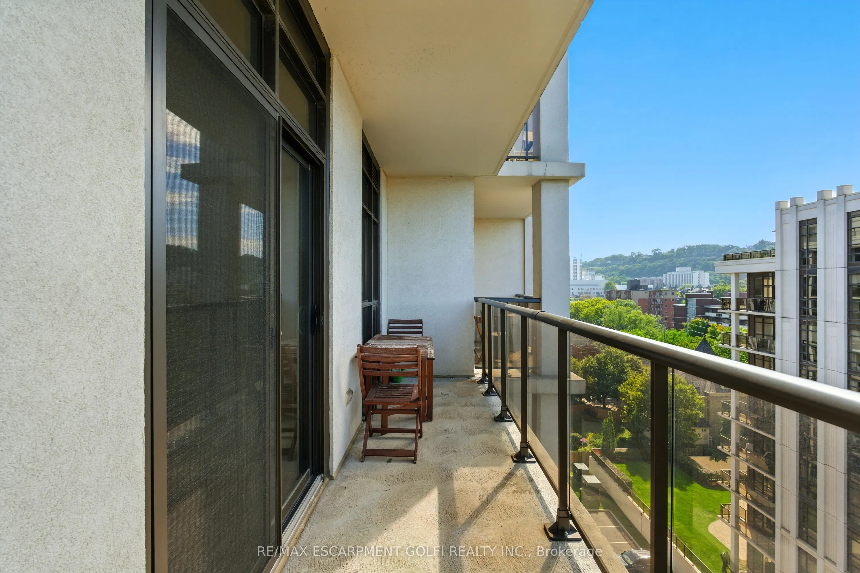 85 Robinson Street, #902