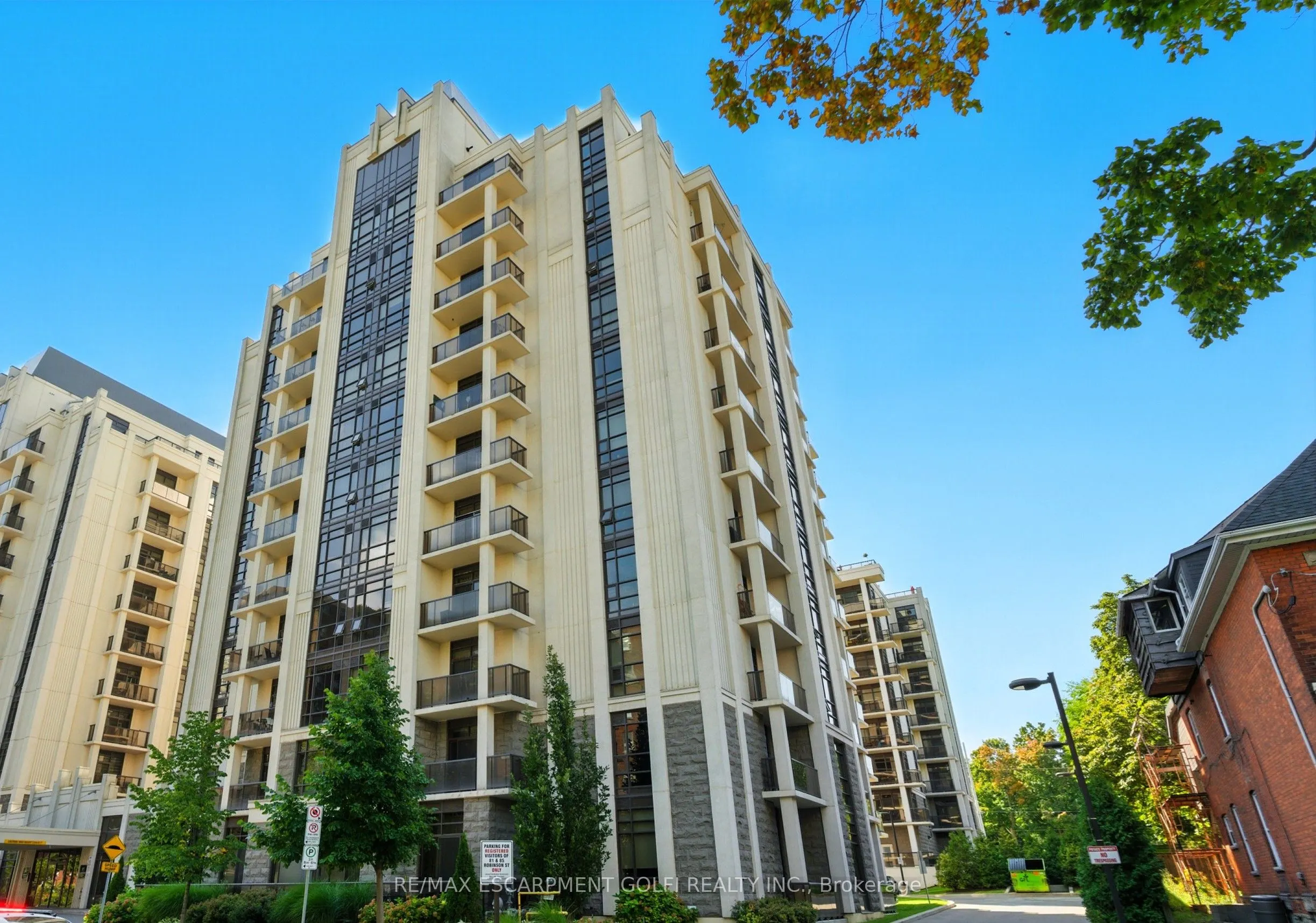 85 Robinson Street, #902