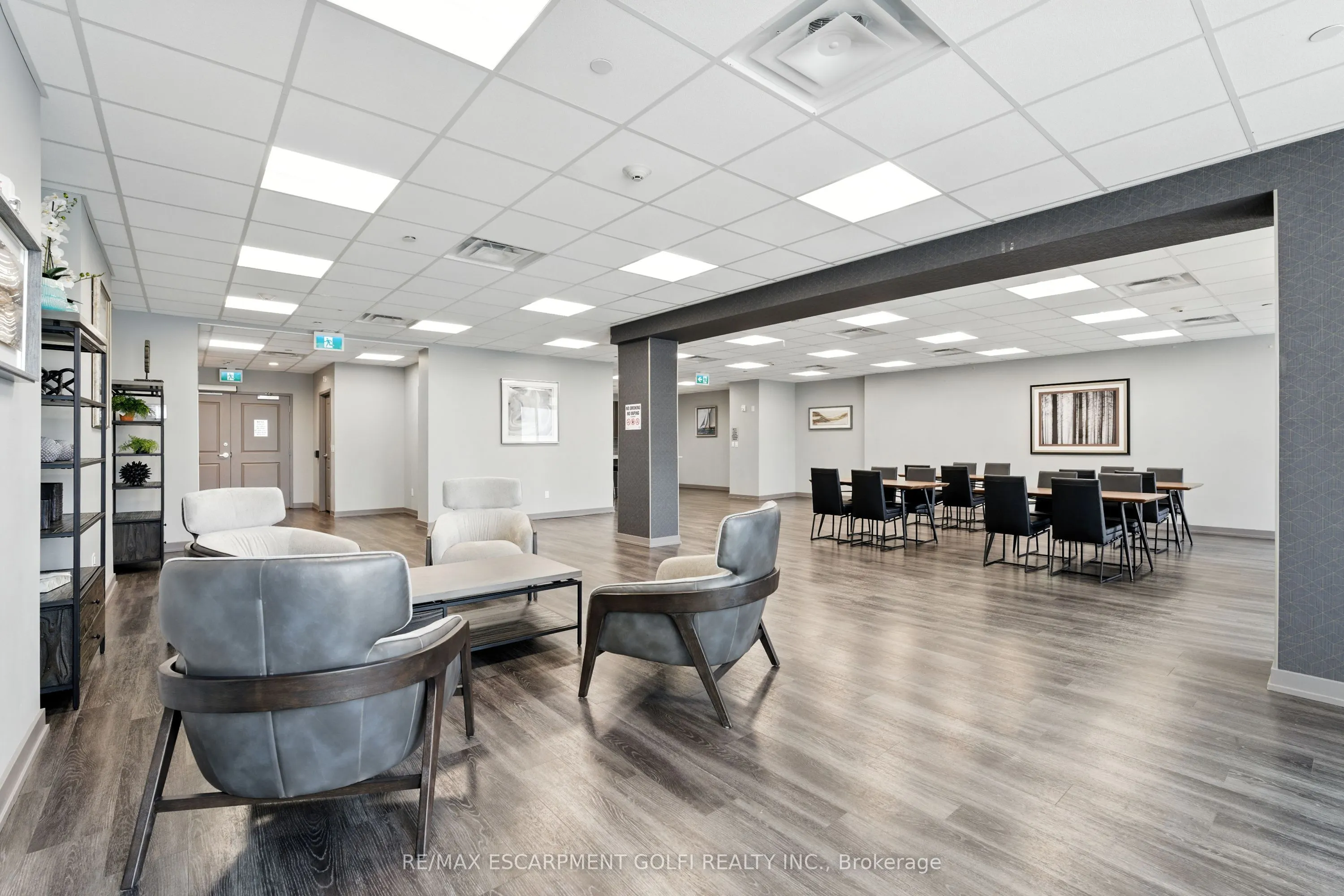 85 Robinson Street, #902
