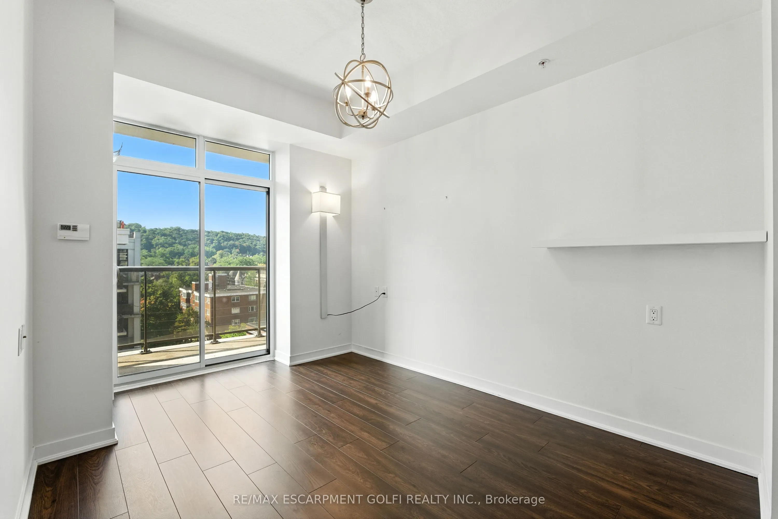 85 Robinson Street, #902