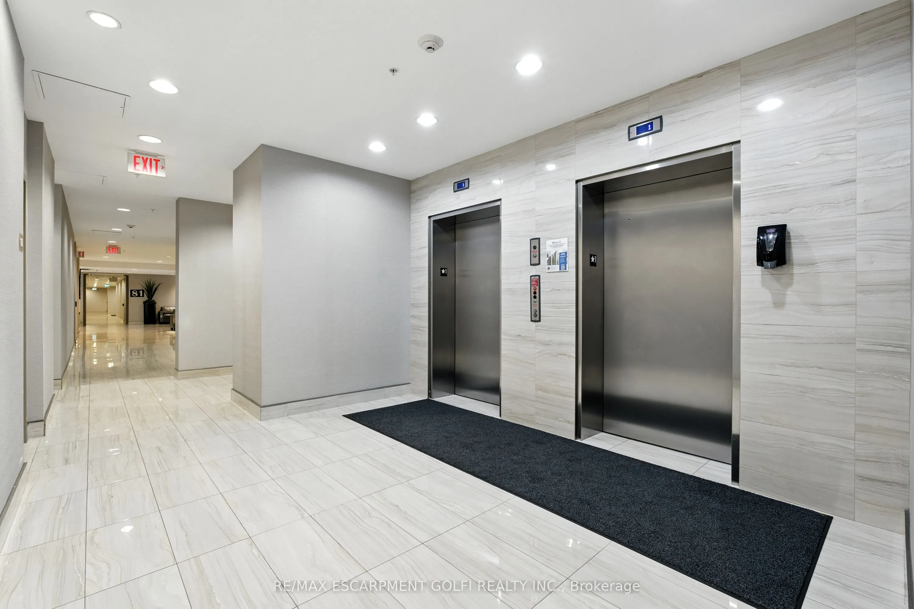 85 Robinson Street, #902