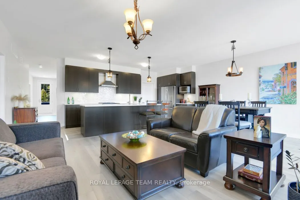 818 Companion Crescent