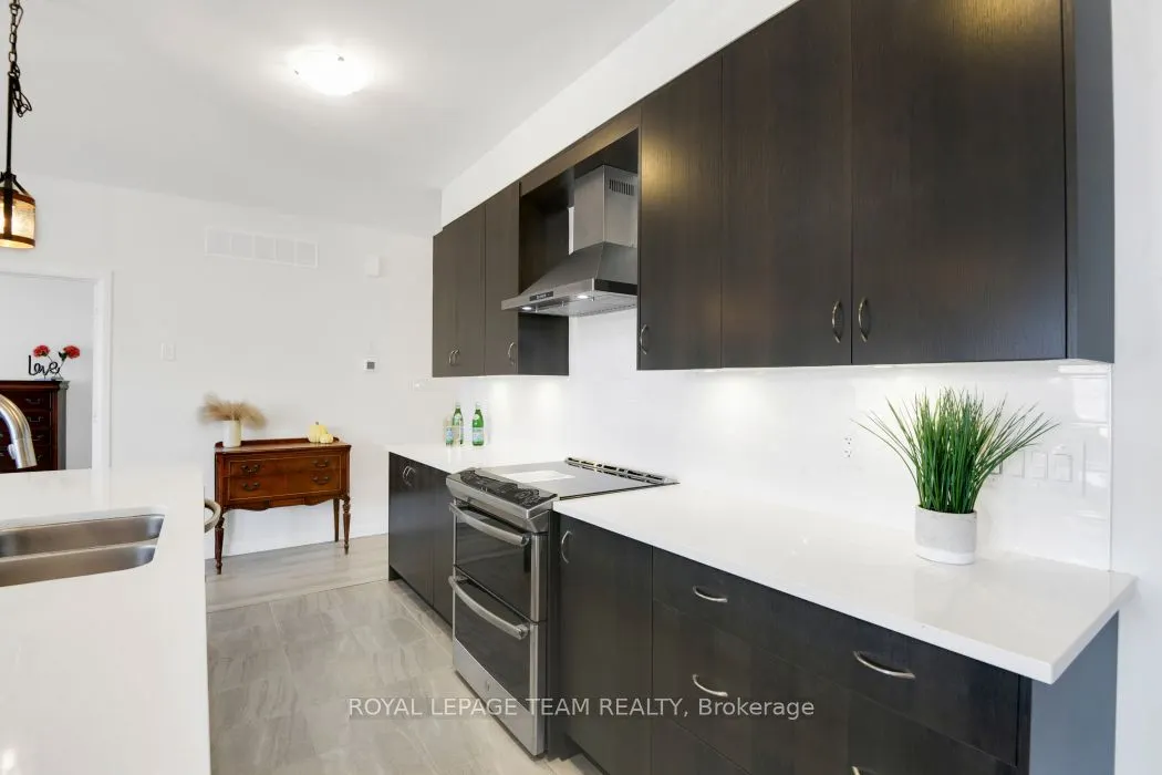 818 Companion Crescent