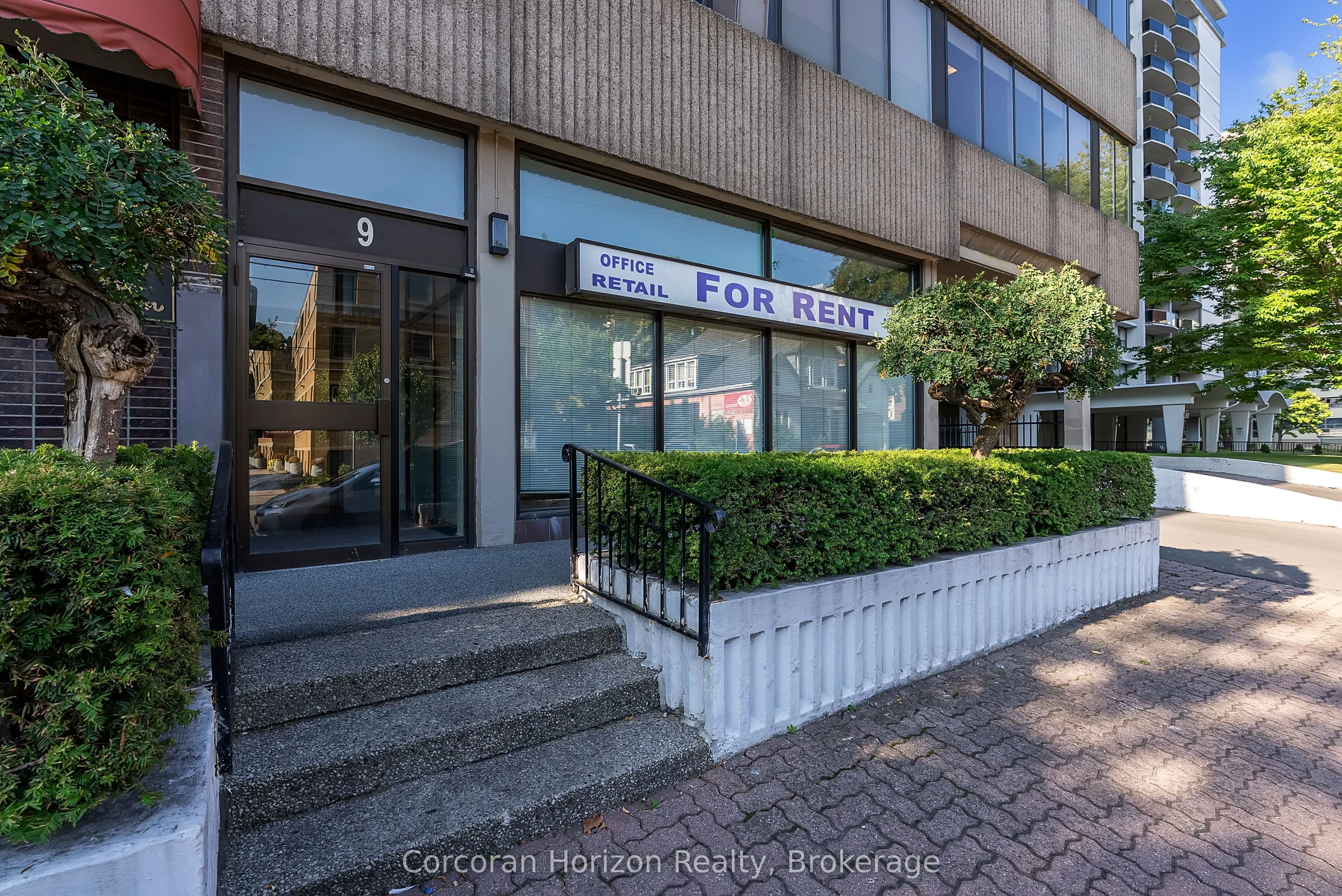 200 JAMES Street S, #9 Robinson