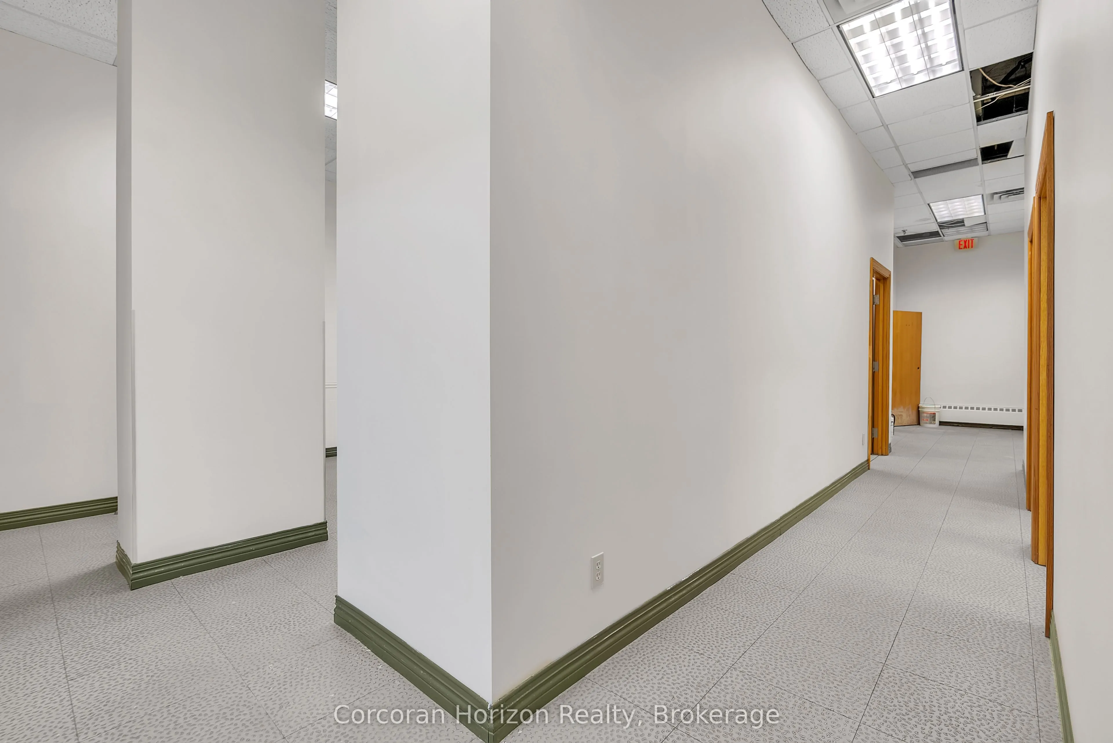 200 JAMES Street S, #9 Robinson