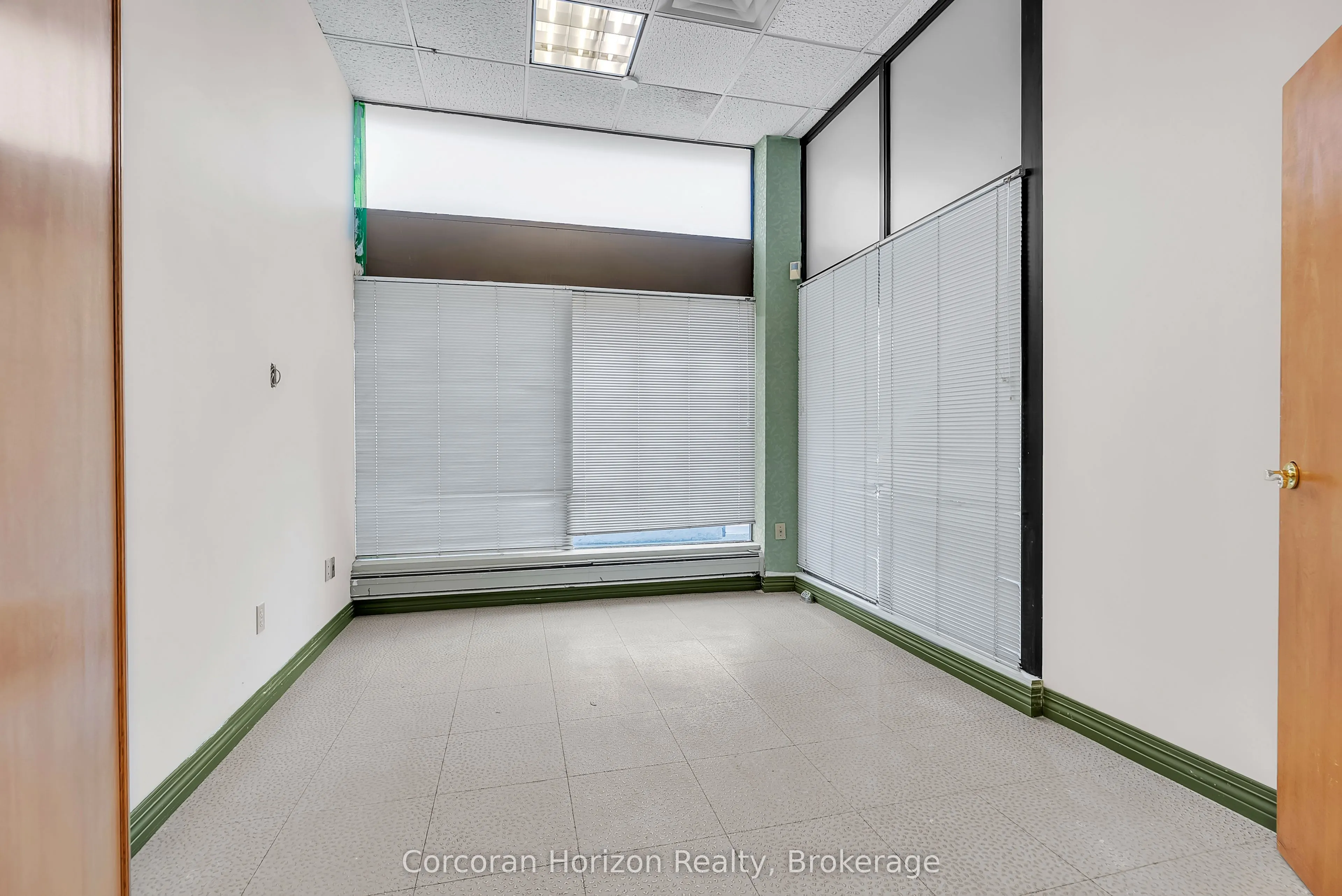 200 JAMES Street S, #9 Robinson