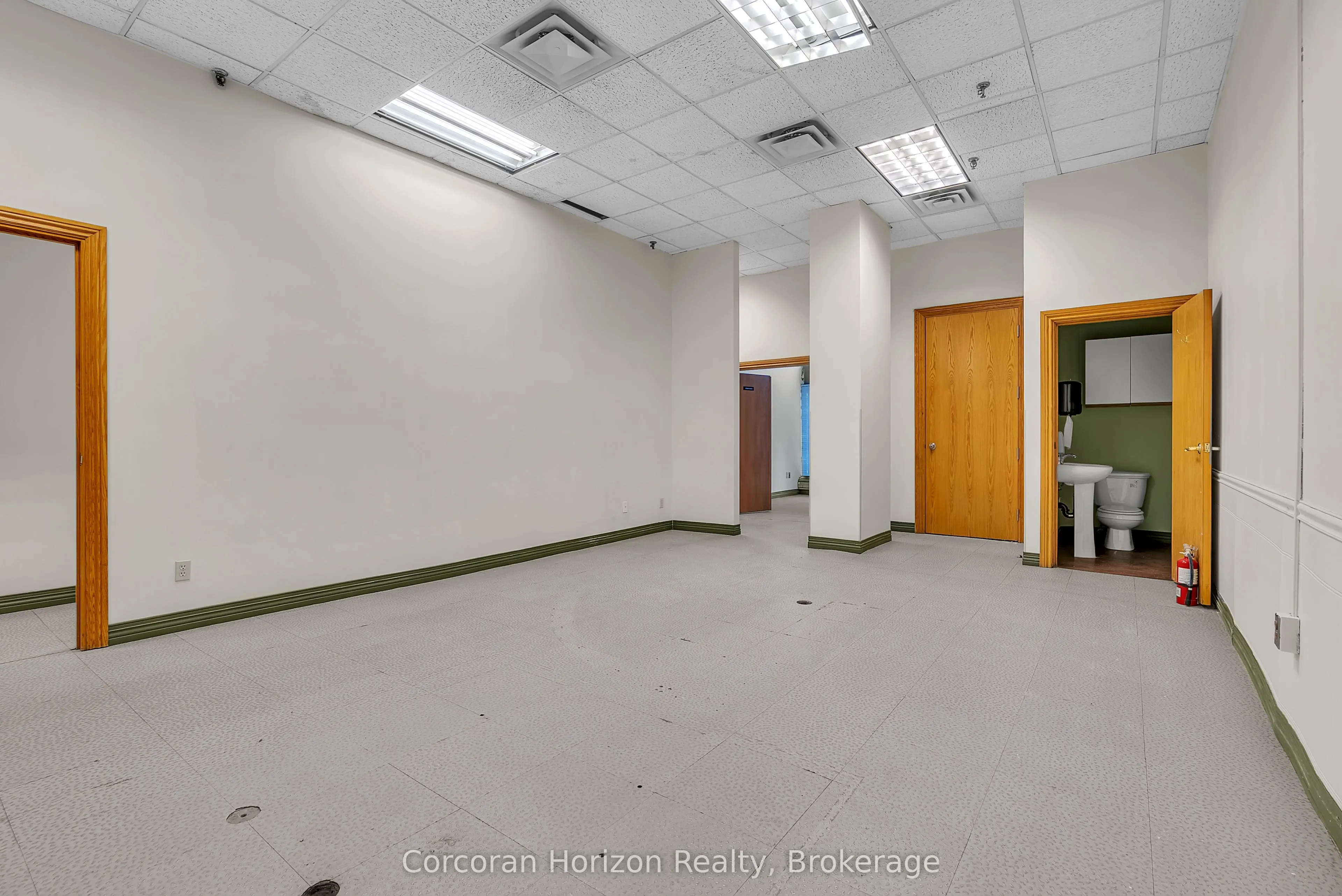 200 JAMES Street S, #9 Robinson