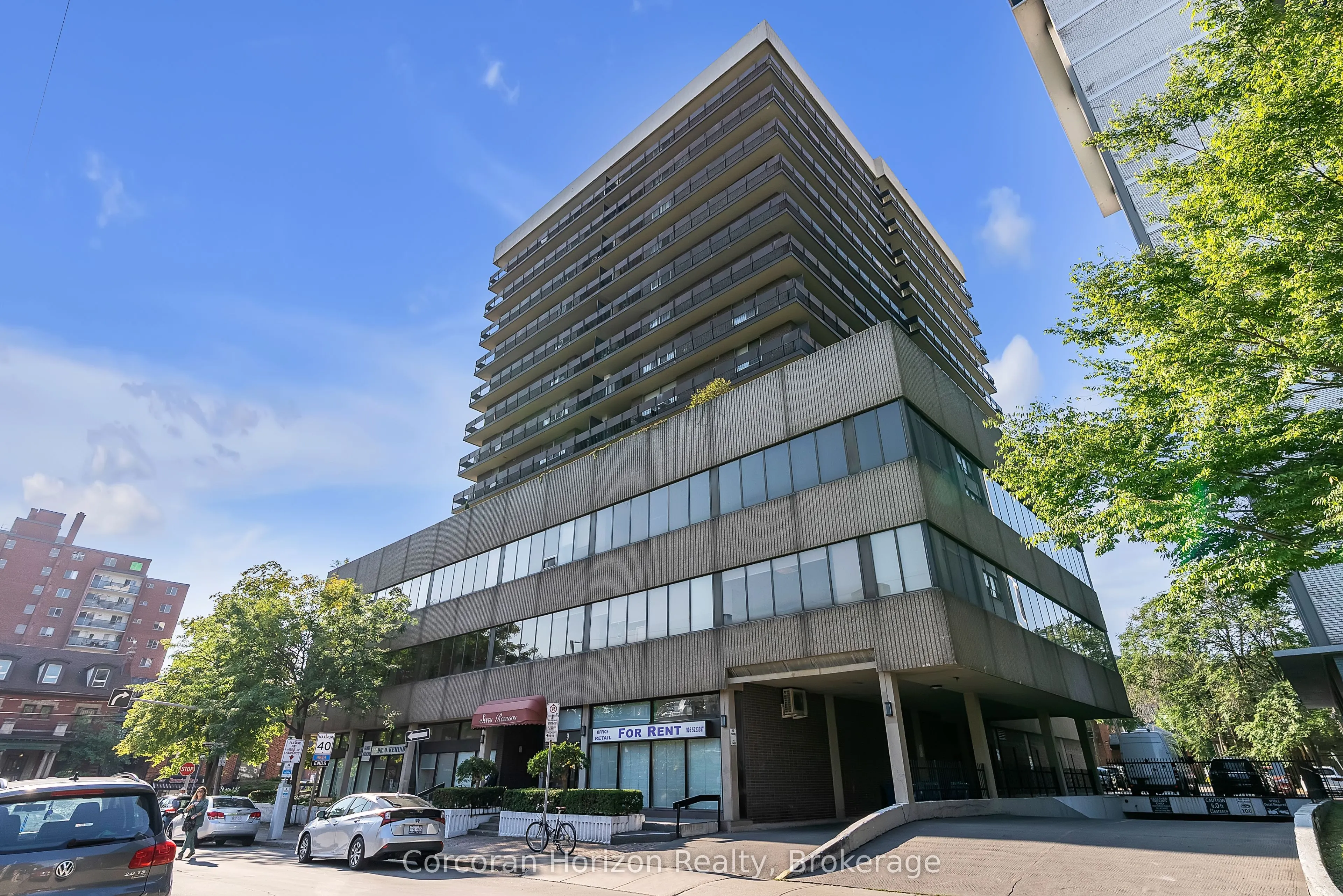 200 JAMES Street S, #9 Robinson