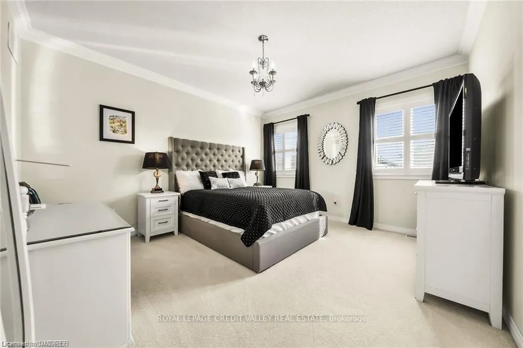 87 Westfield Crescent