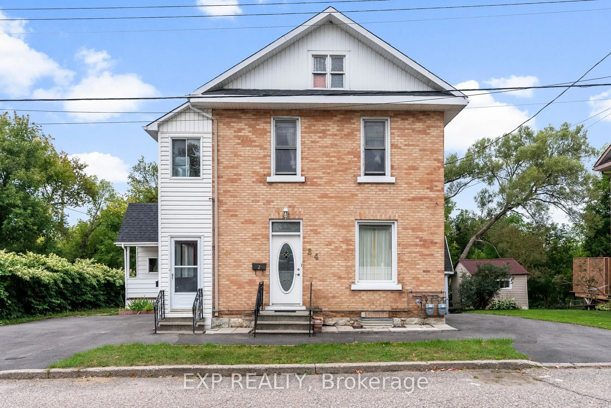 84 Bank Street N