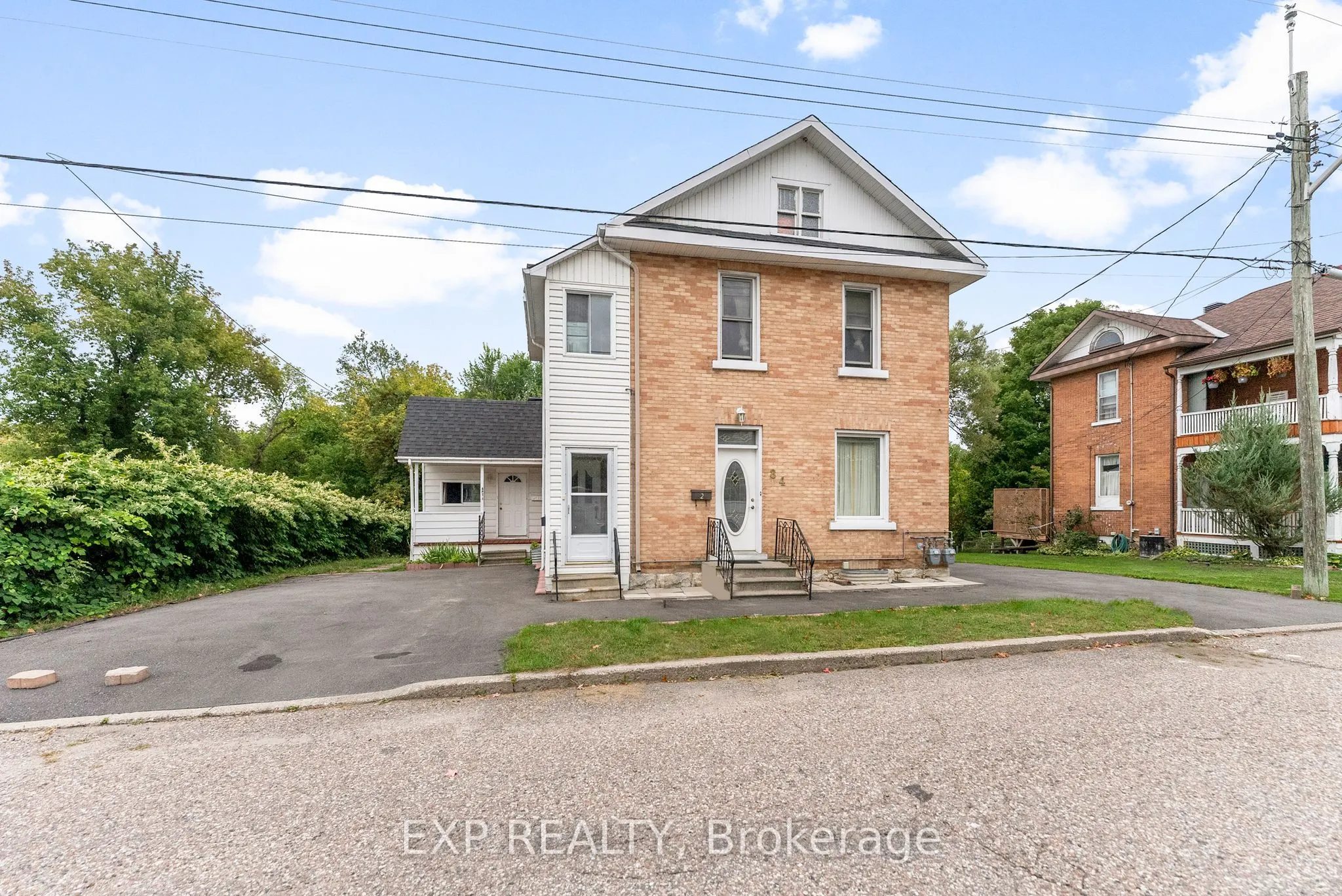 84 Bank Street N