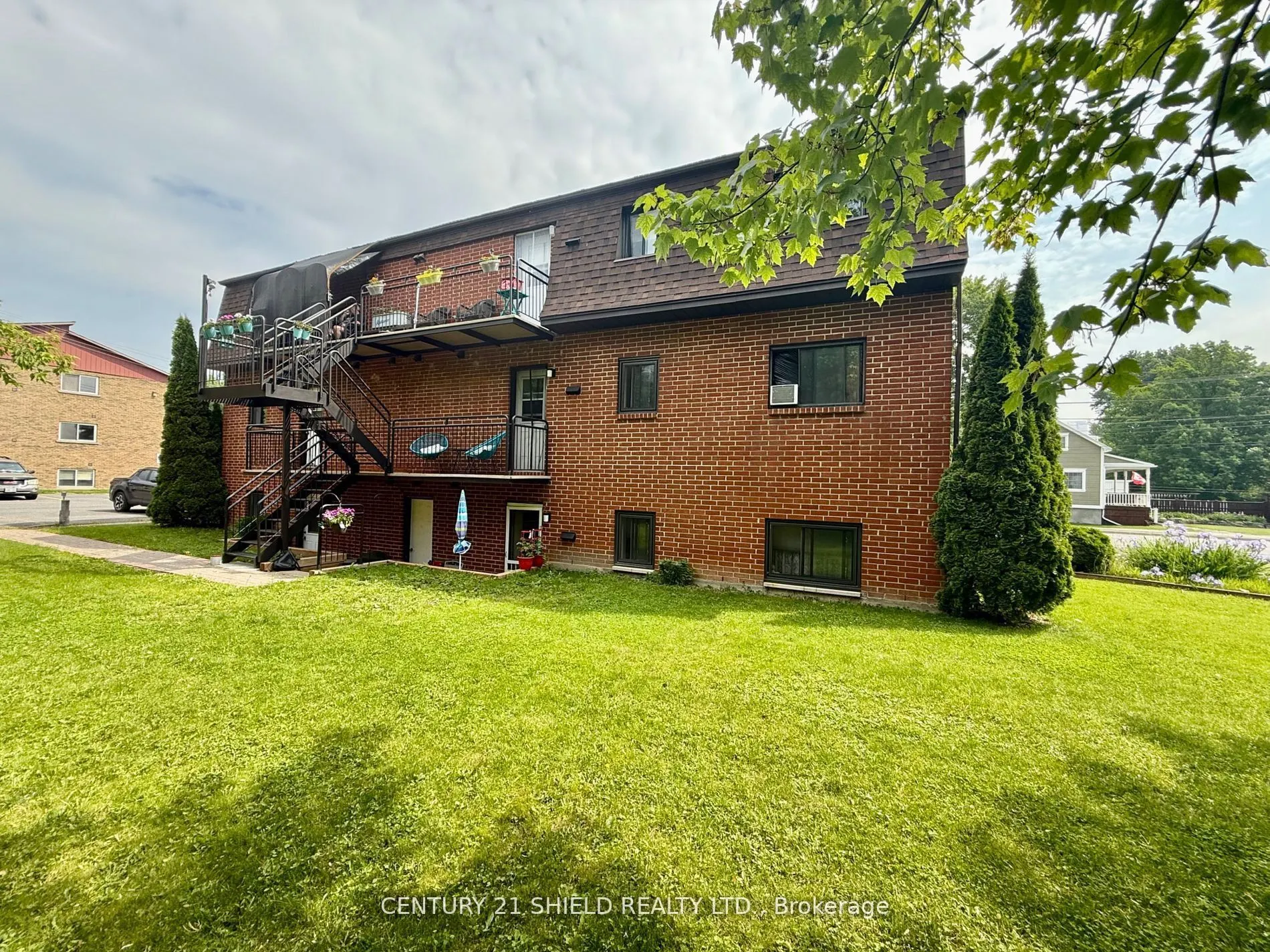 124 Military Road N