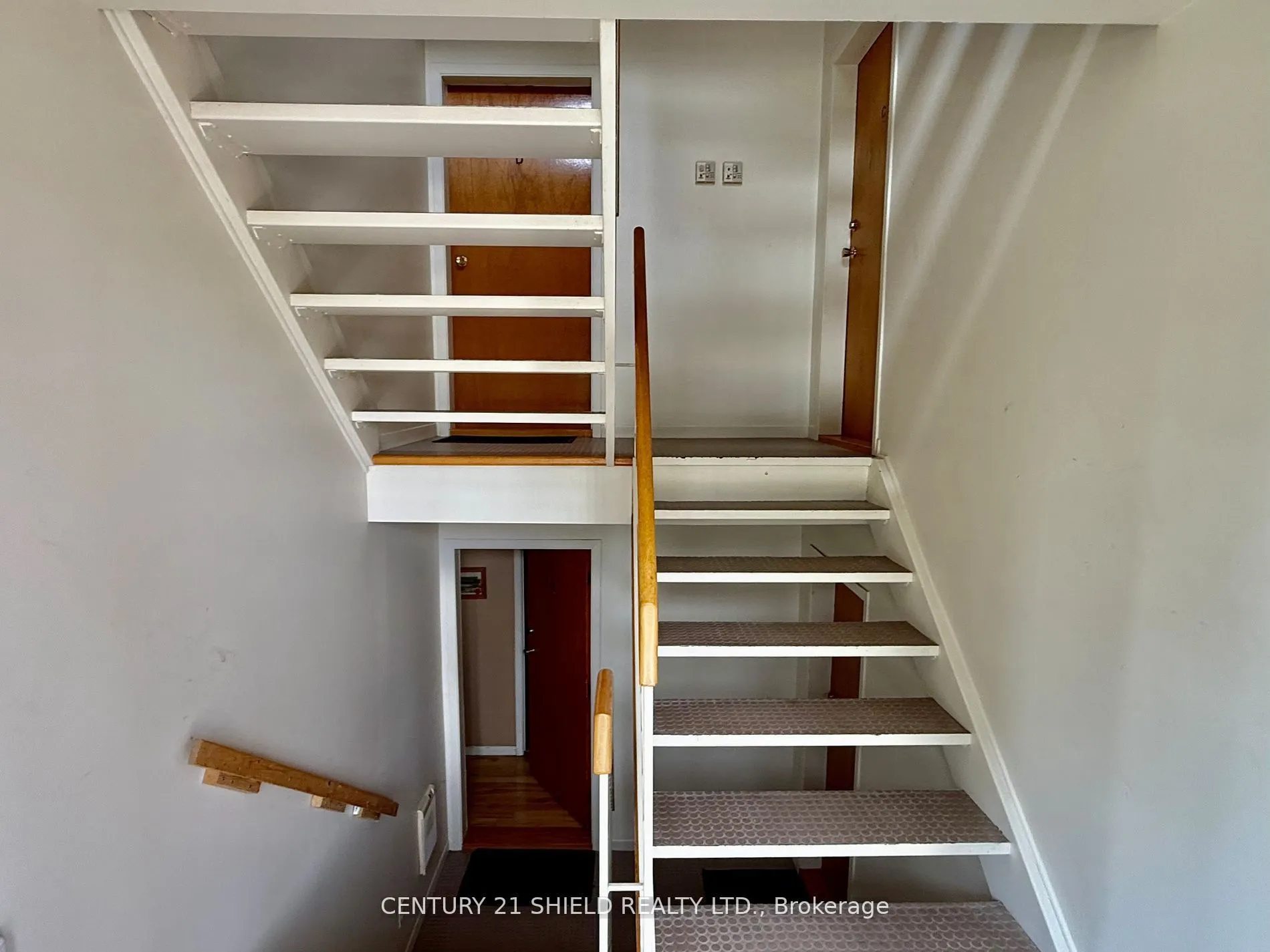 124 Military Road N