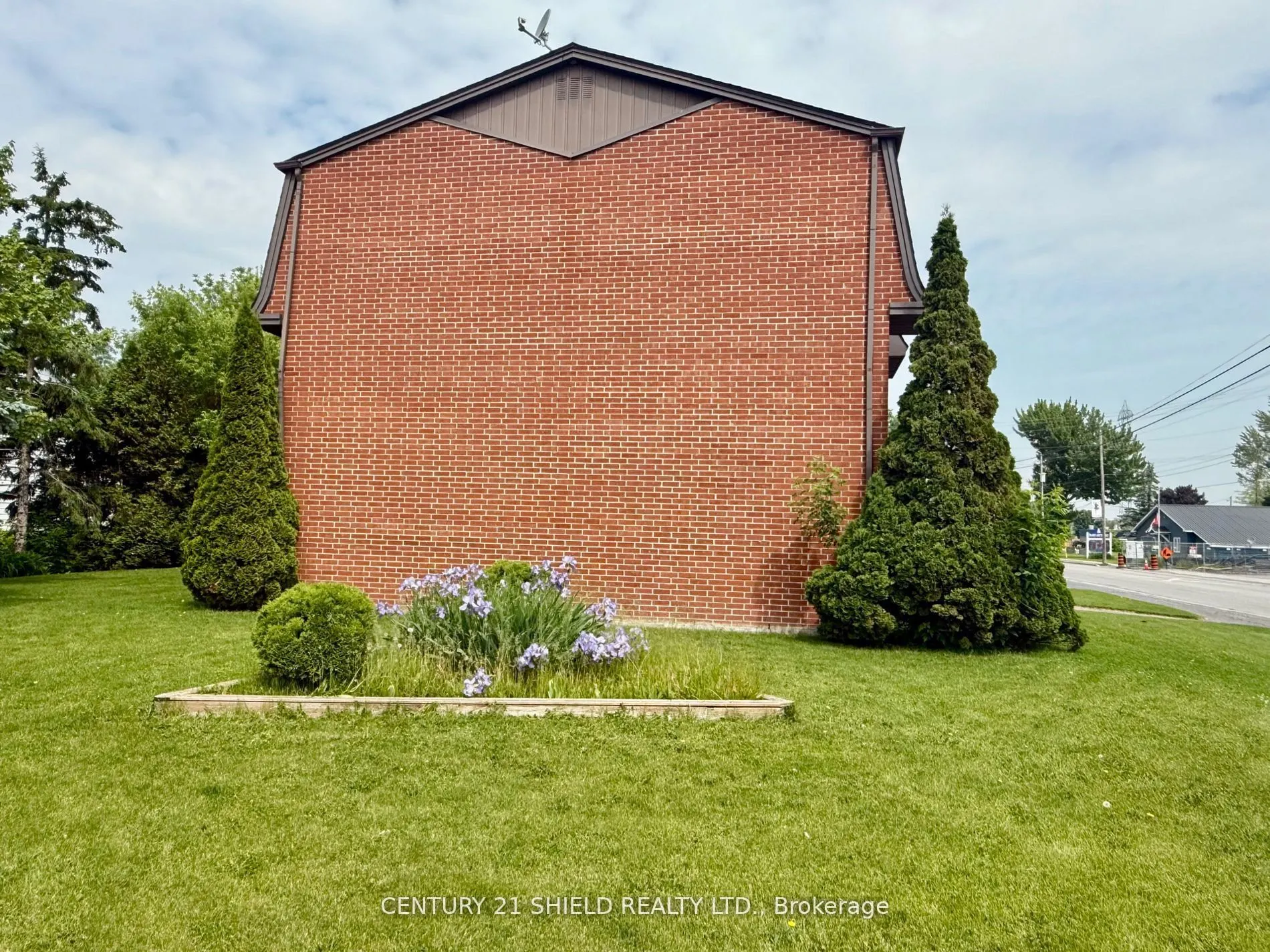 124 Military Road N