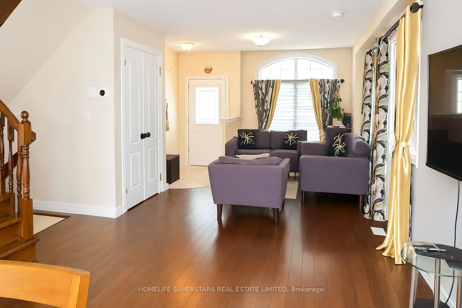 6039 Ernest Crescent