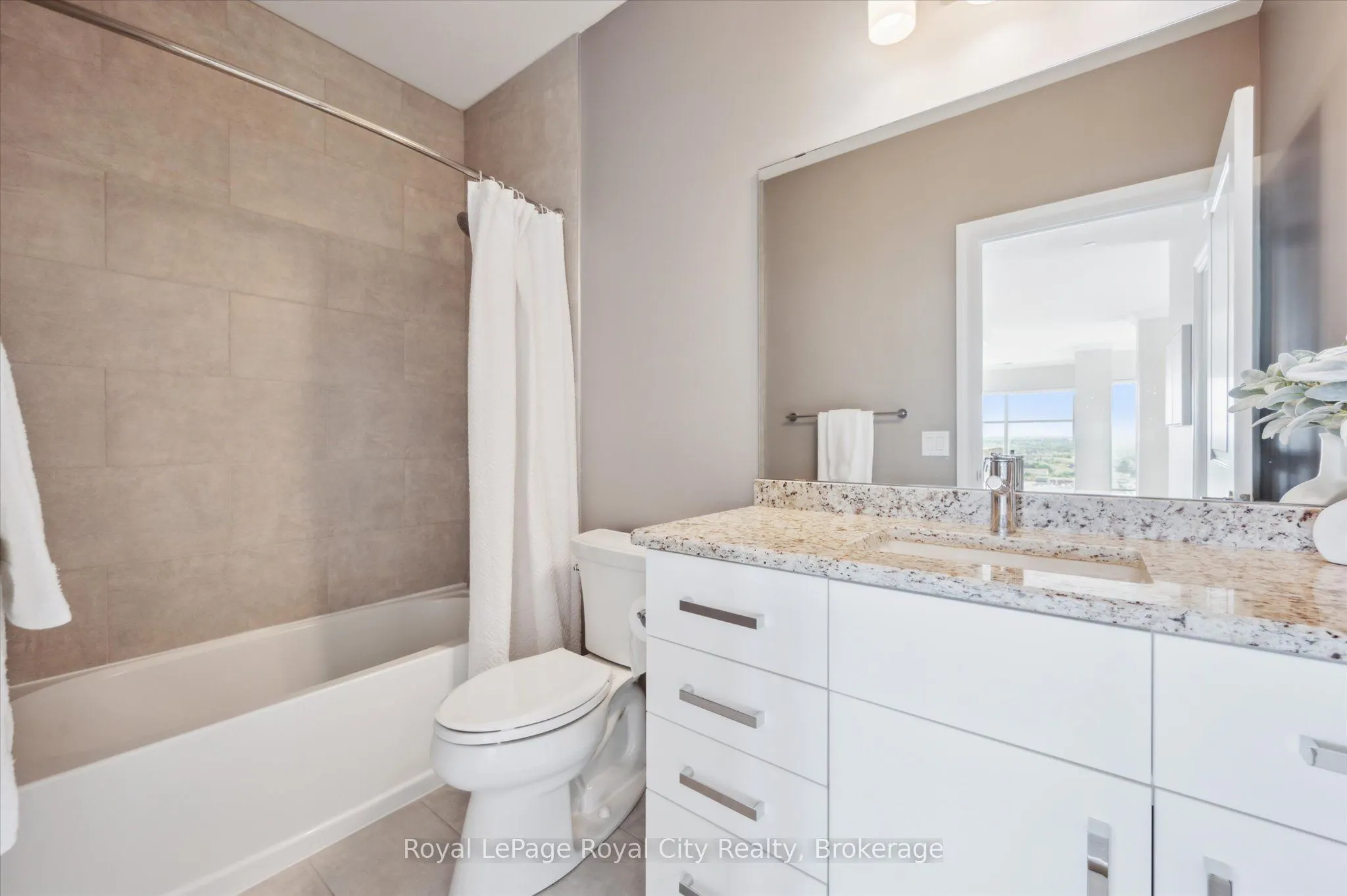 1878 Gordon Street, #1004
