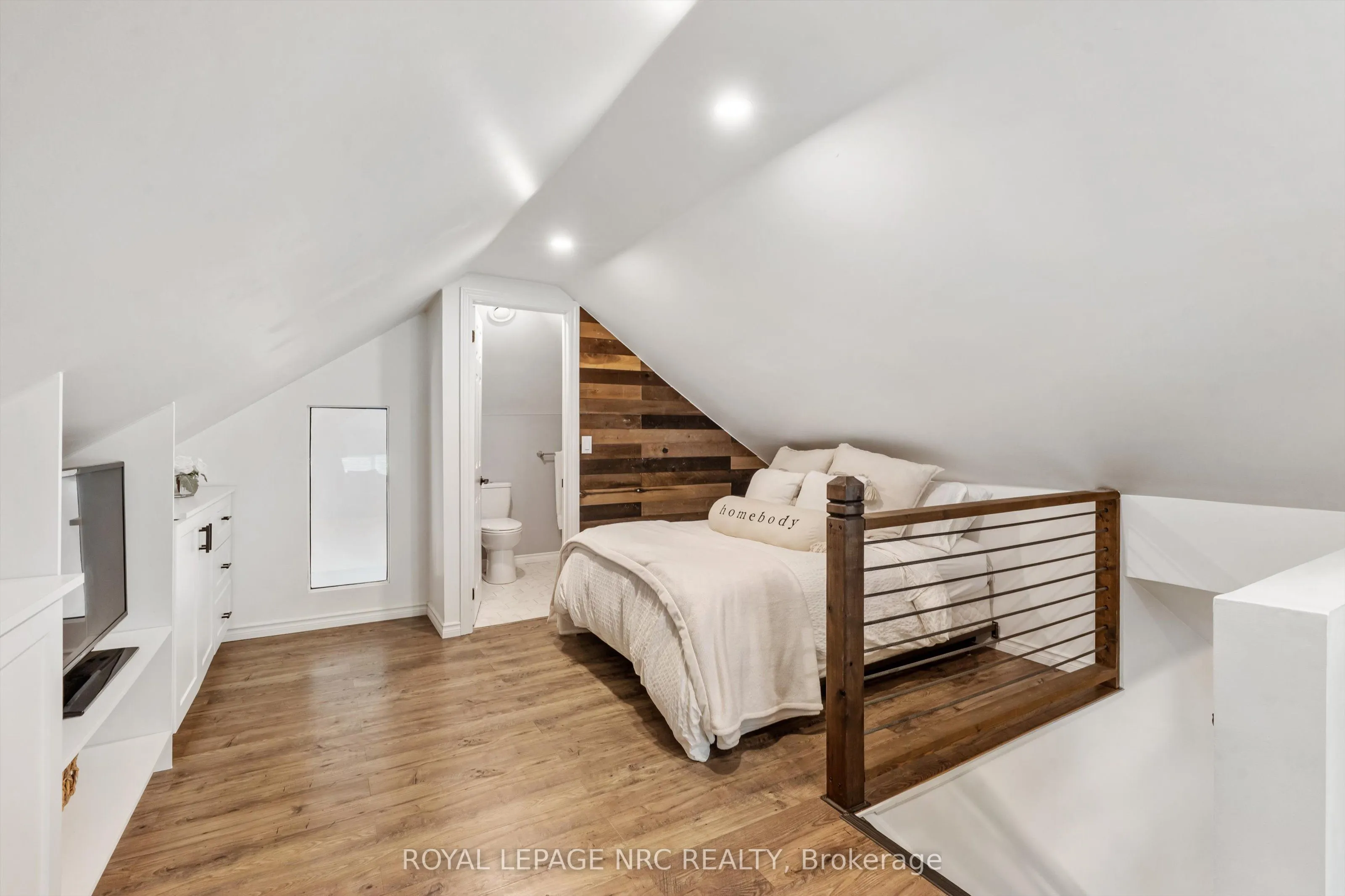 264 Lakeshore Road