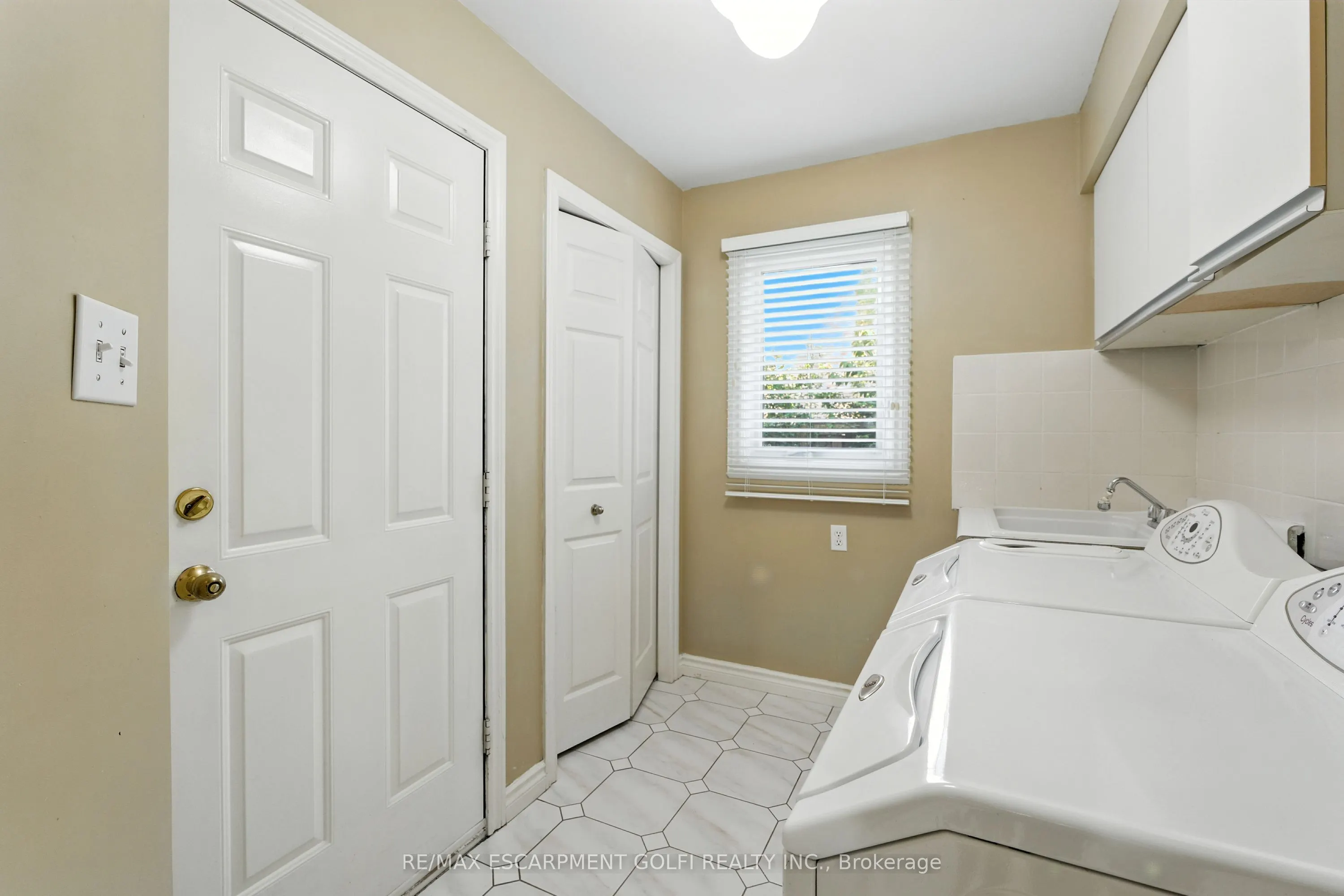 6 Renata Court