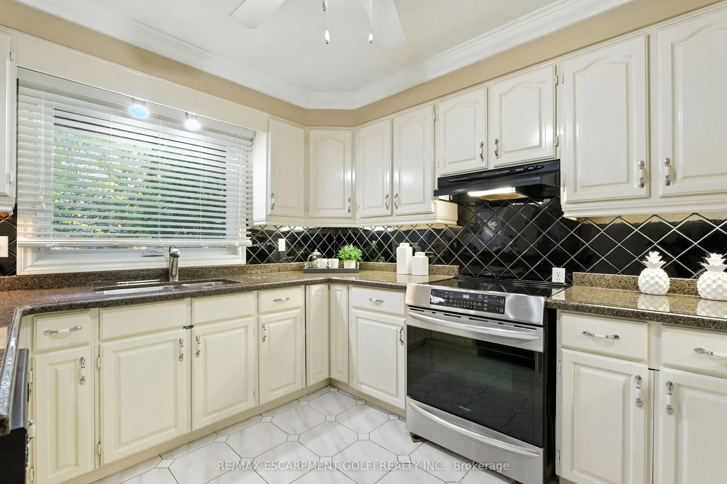 6 Renata Court