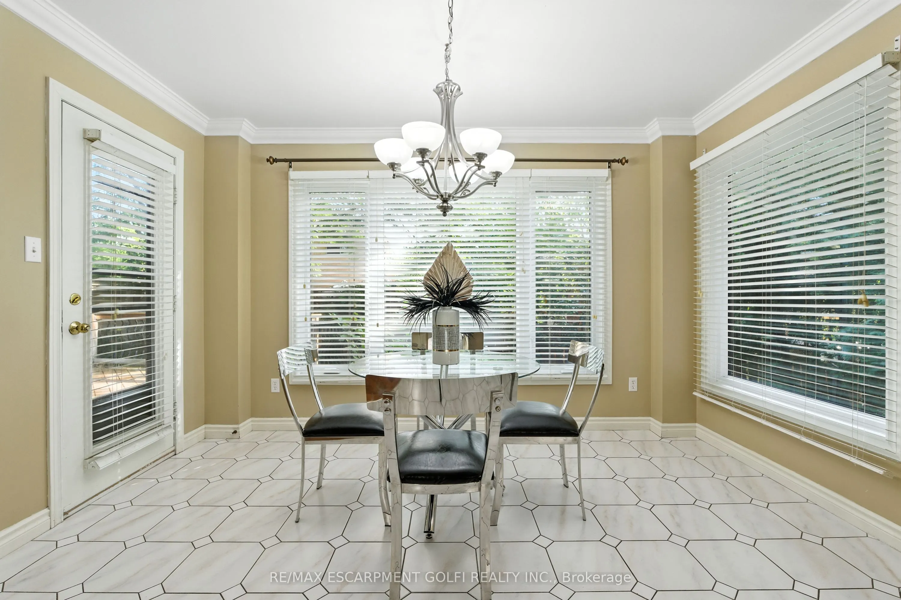 6 Renata Court