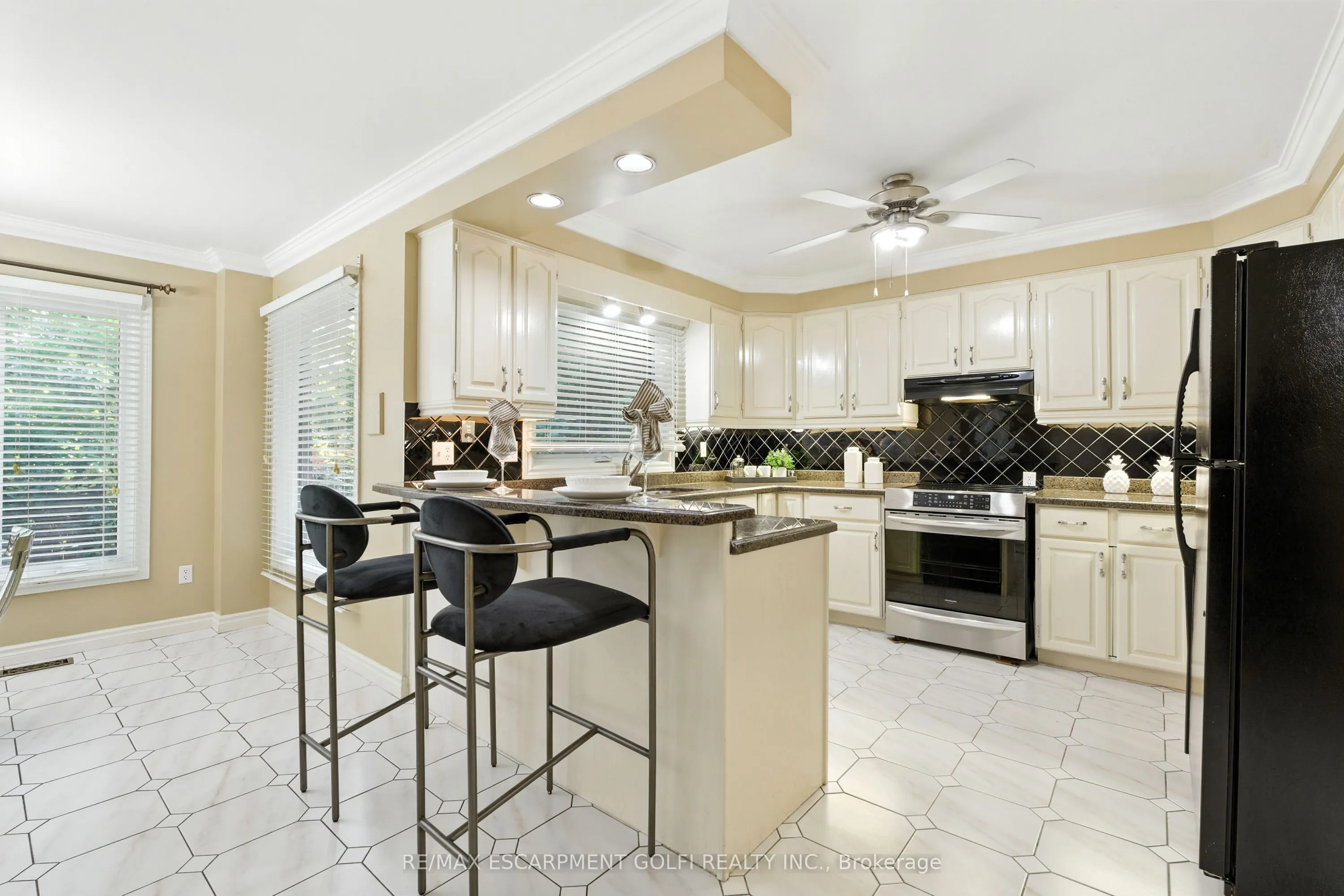 6 Renata Court