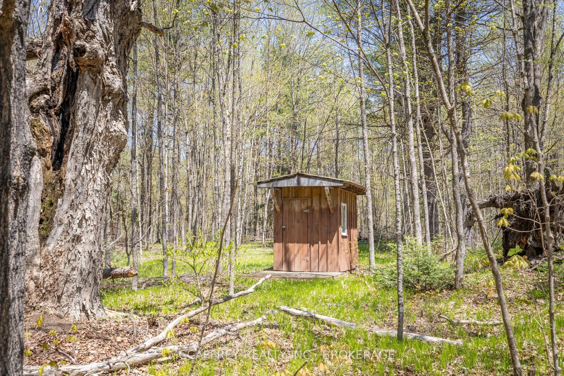 1088 KASHWAKAMAK LAKE Road