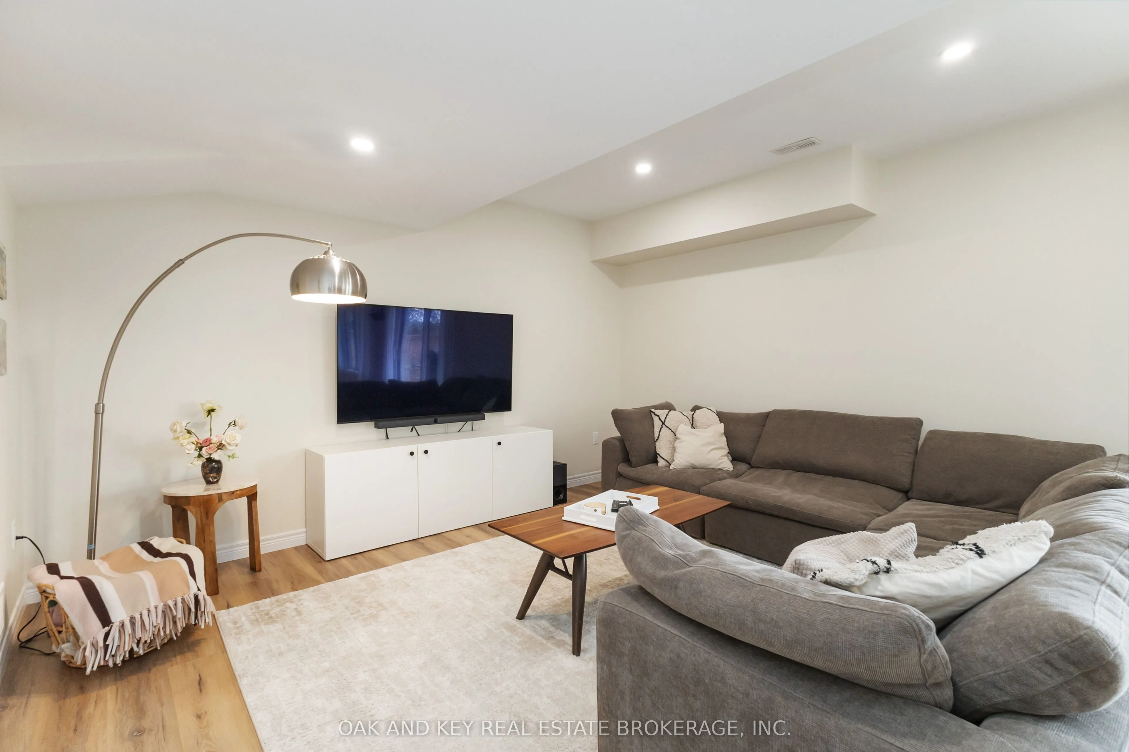 119 DAVENTRY Way