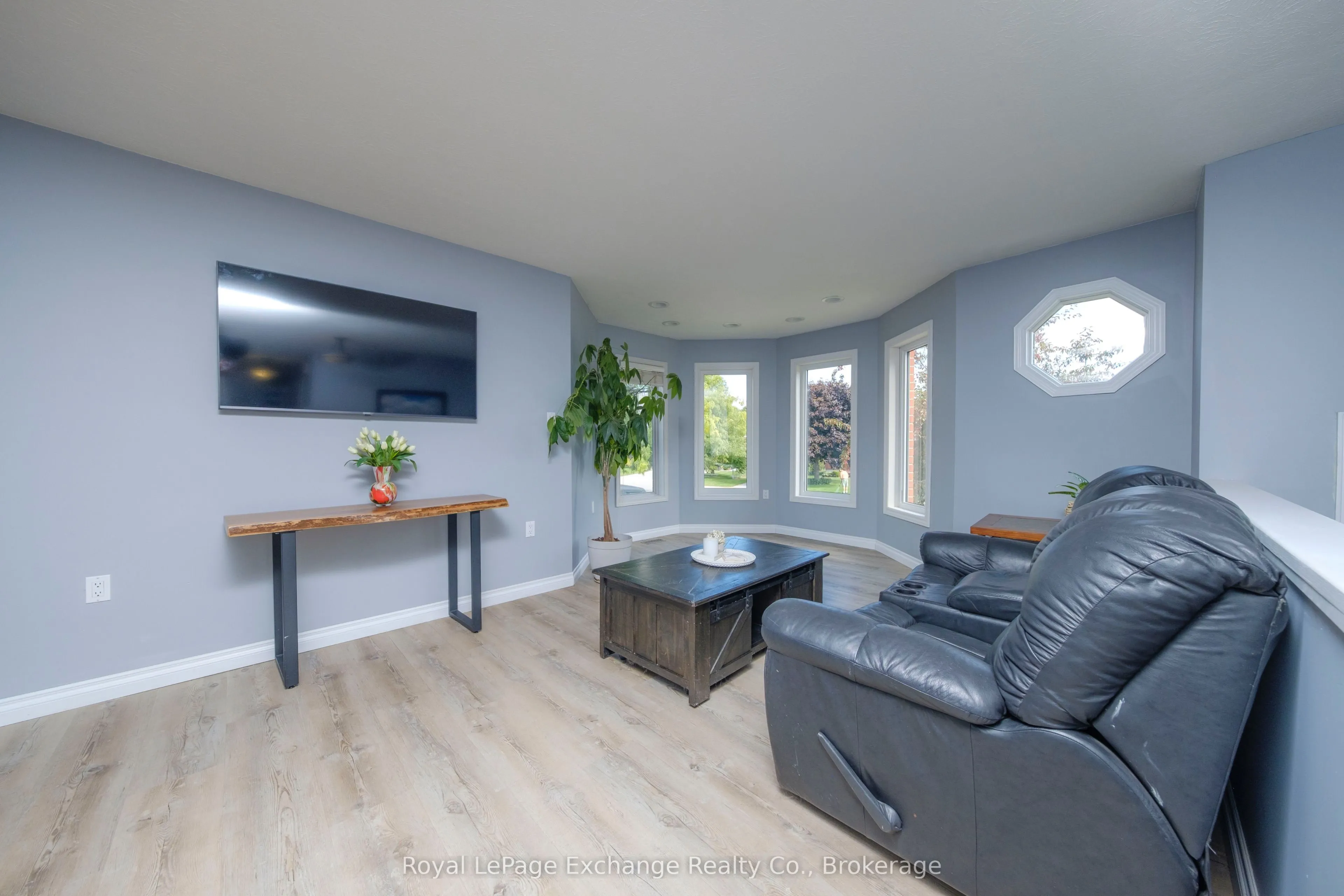 615 Lynden Crescent